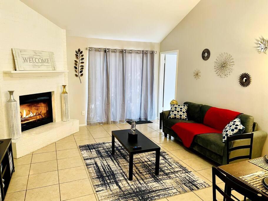 Cosy House - 3 Bed, 2 Baths in The Woodlands view 5