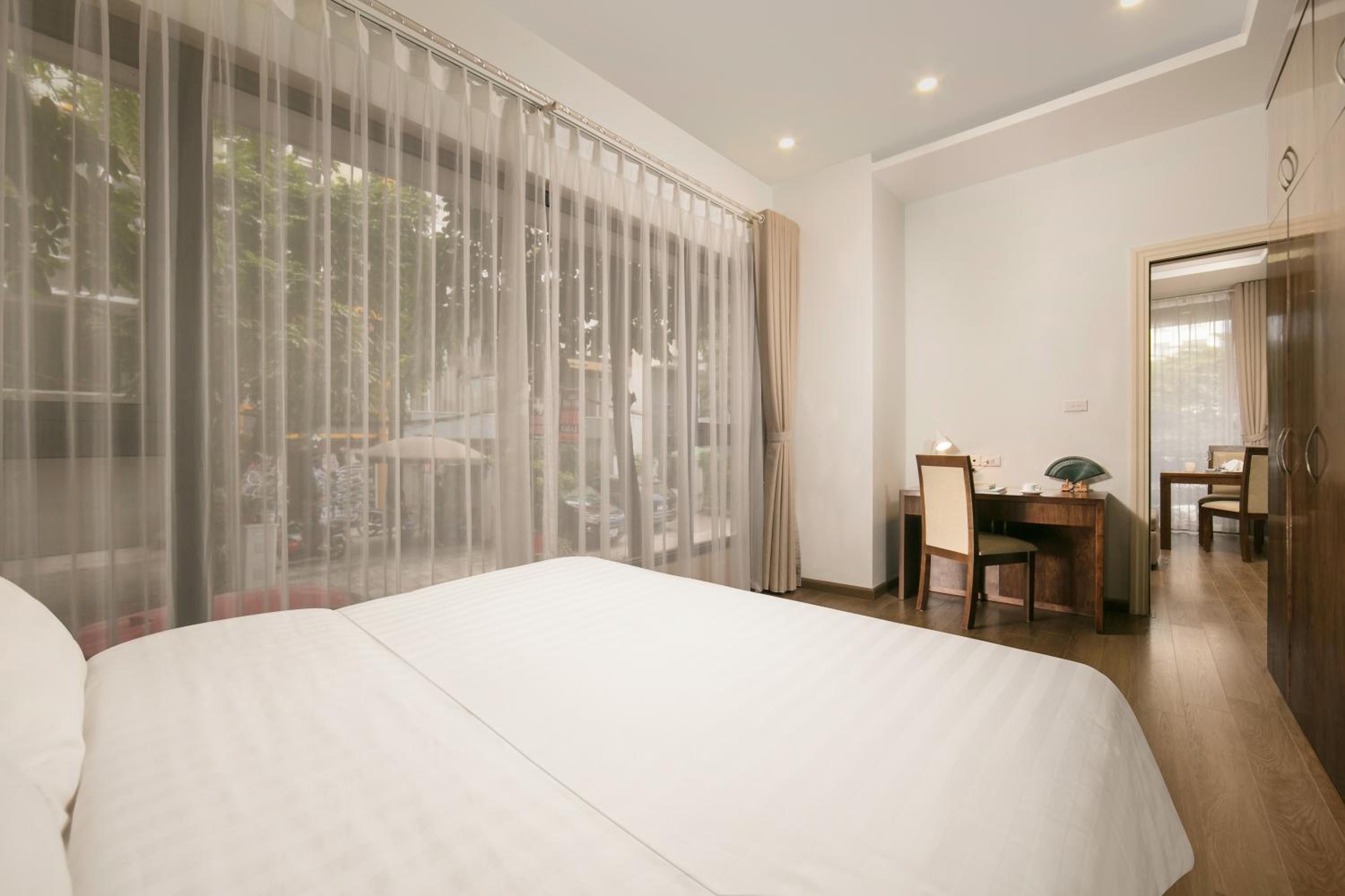 Poonsa Hanoi - The Ordinary Living