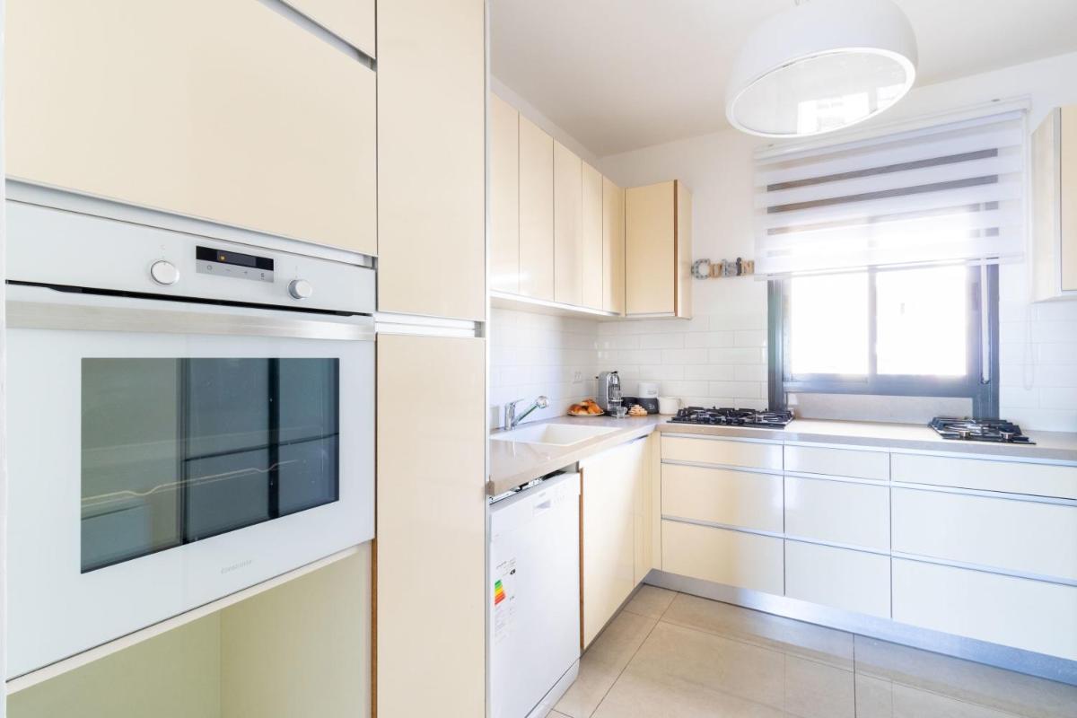 Luxury 4 Bedroom With Amazing View In Ramat Sharet Bayt Vegan view 5