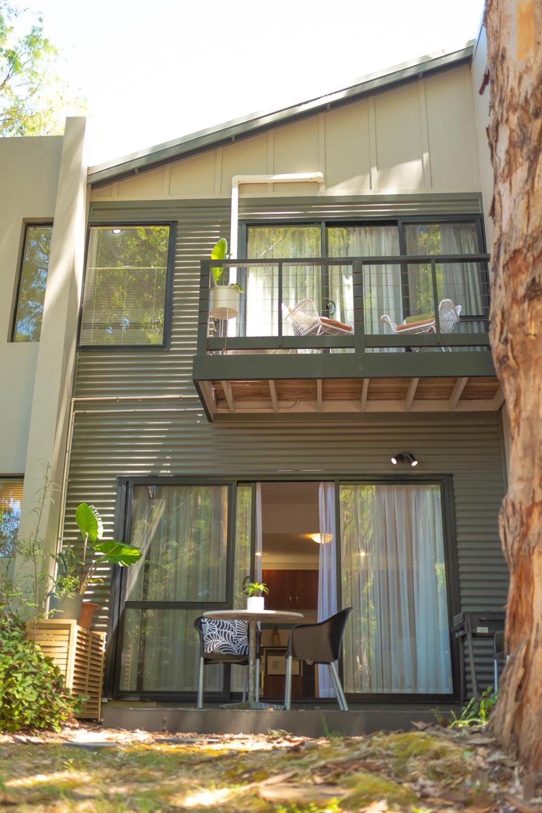 MARGARET FOREST RETREAT Apartment 129 - Located within Margaret Forest, in the heart of the town centre of Margaret River, spa apartment!