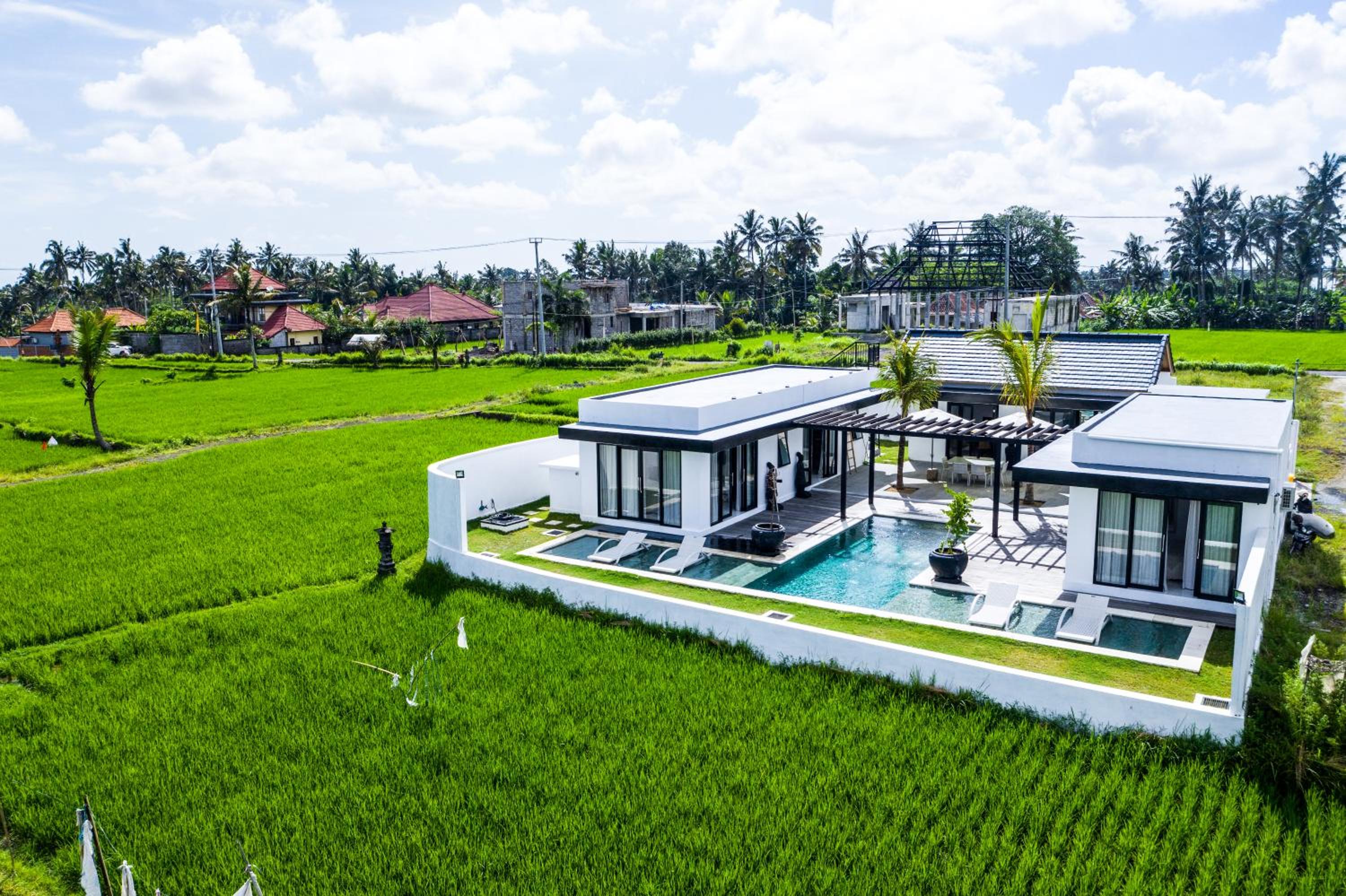 AMAZING 3Br Villa in the middle of Ricefields view 2
