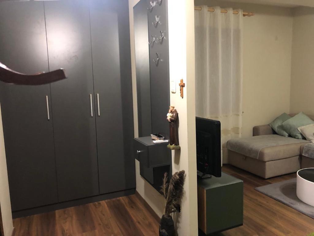 Kris's apartment photo 4