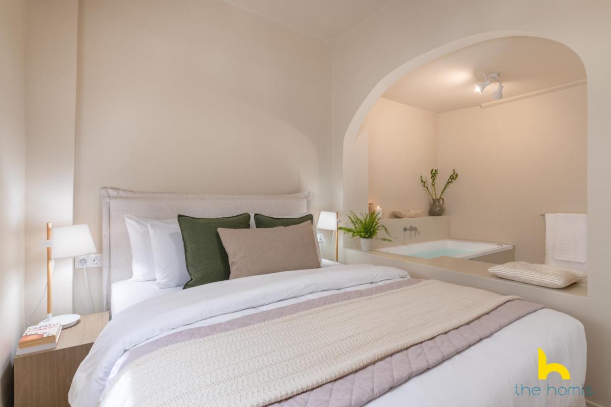 Romantic Luxury Hideaway Near Acropolis with Jacuzzi
