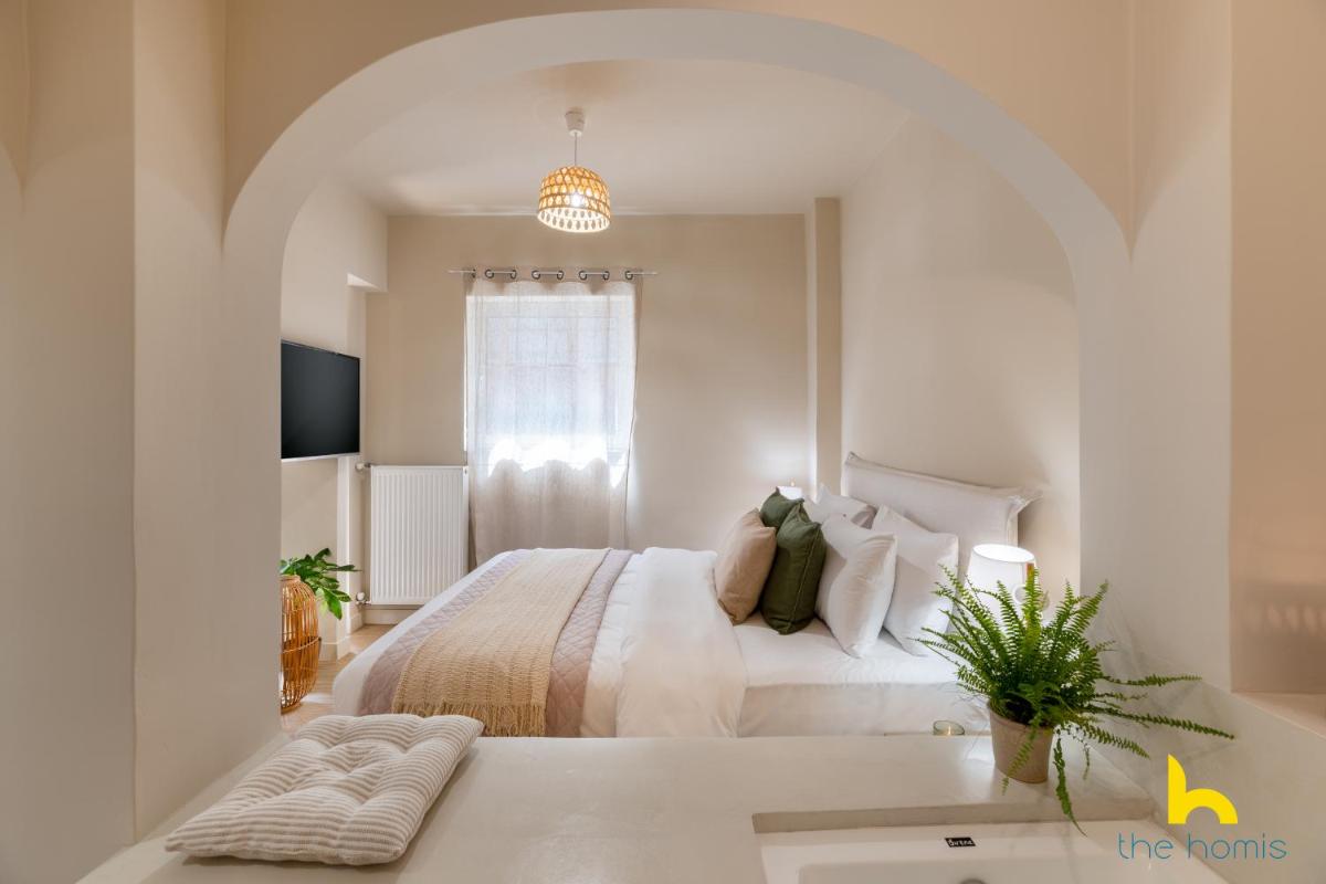 Romantic Luxury Hideaway Near Acropolis with Jacuzzi