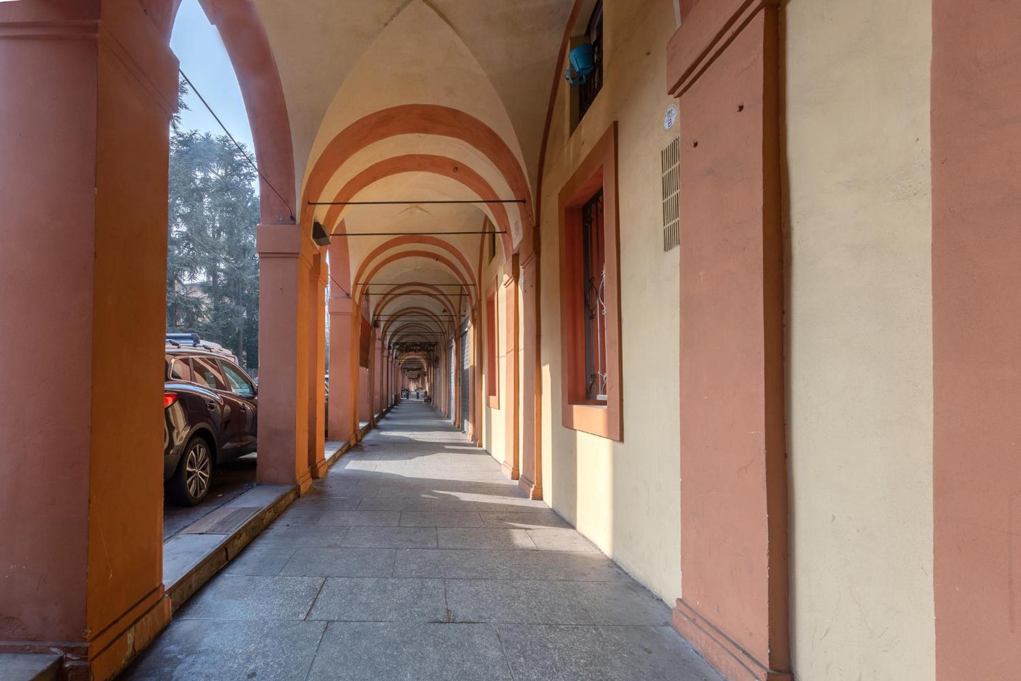 GuestHost - Bologna Saragozza District Apartment view 3