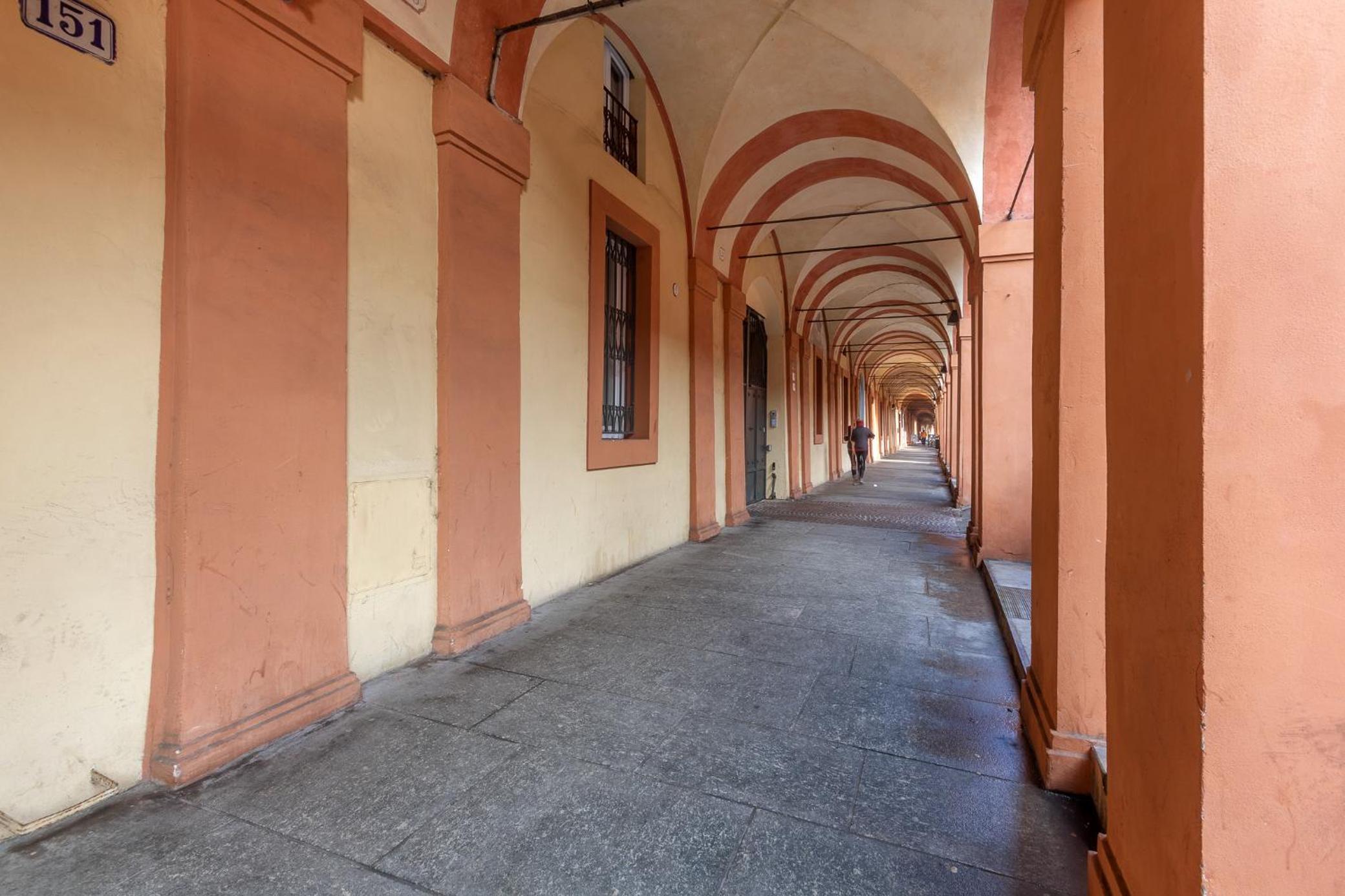 GuestHost - Bologna Saragozza District Apartment view 4