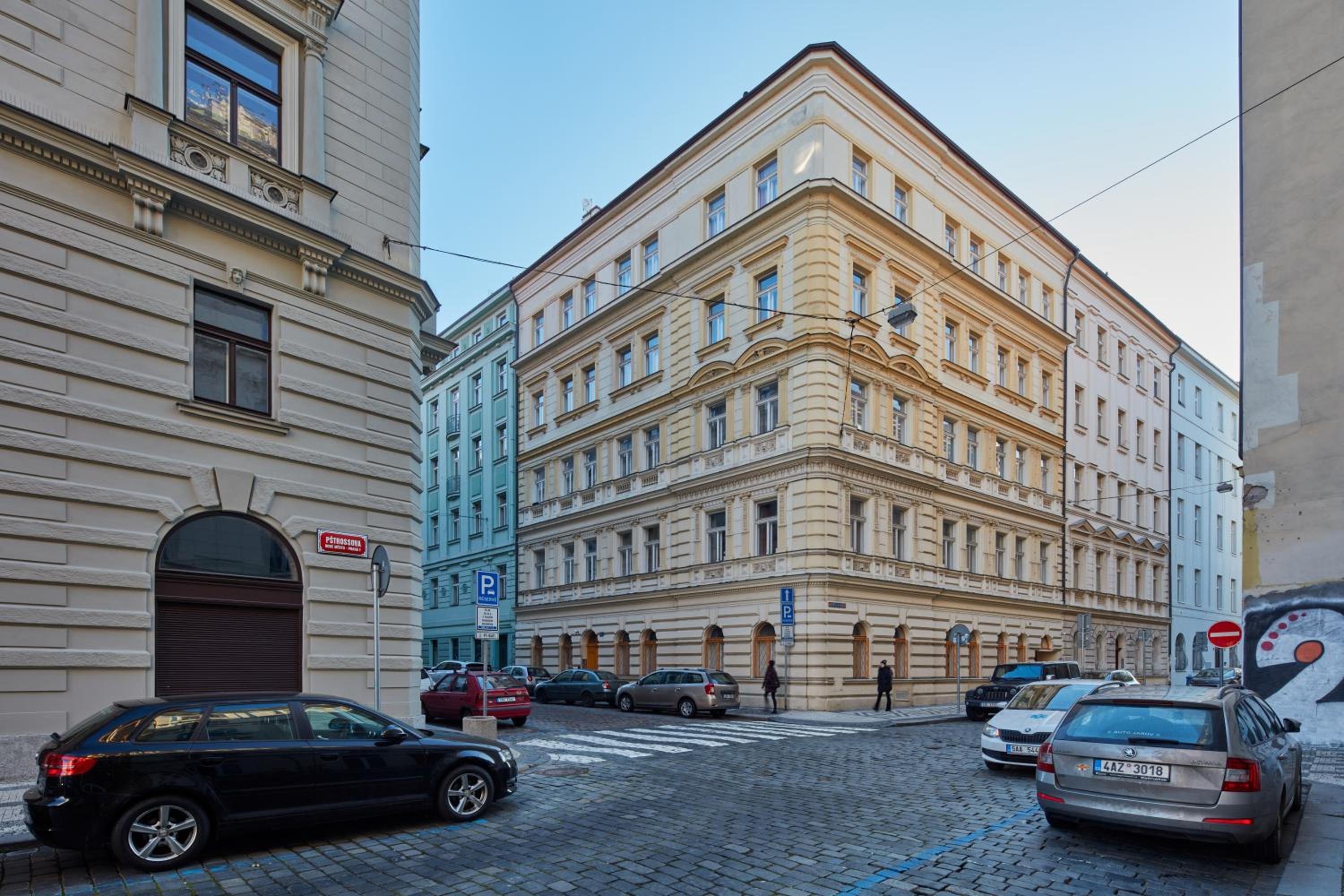 Modern Studio in New Town by Prague Days