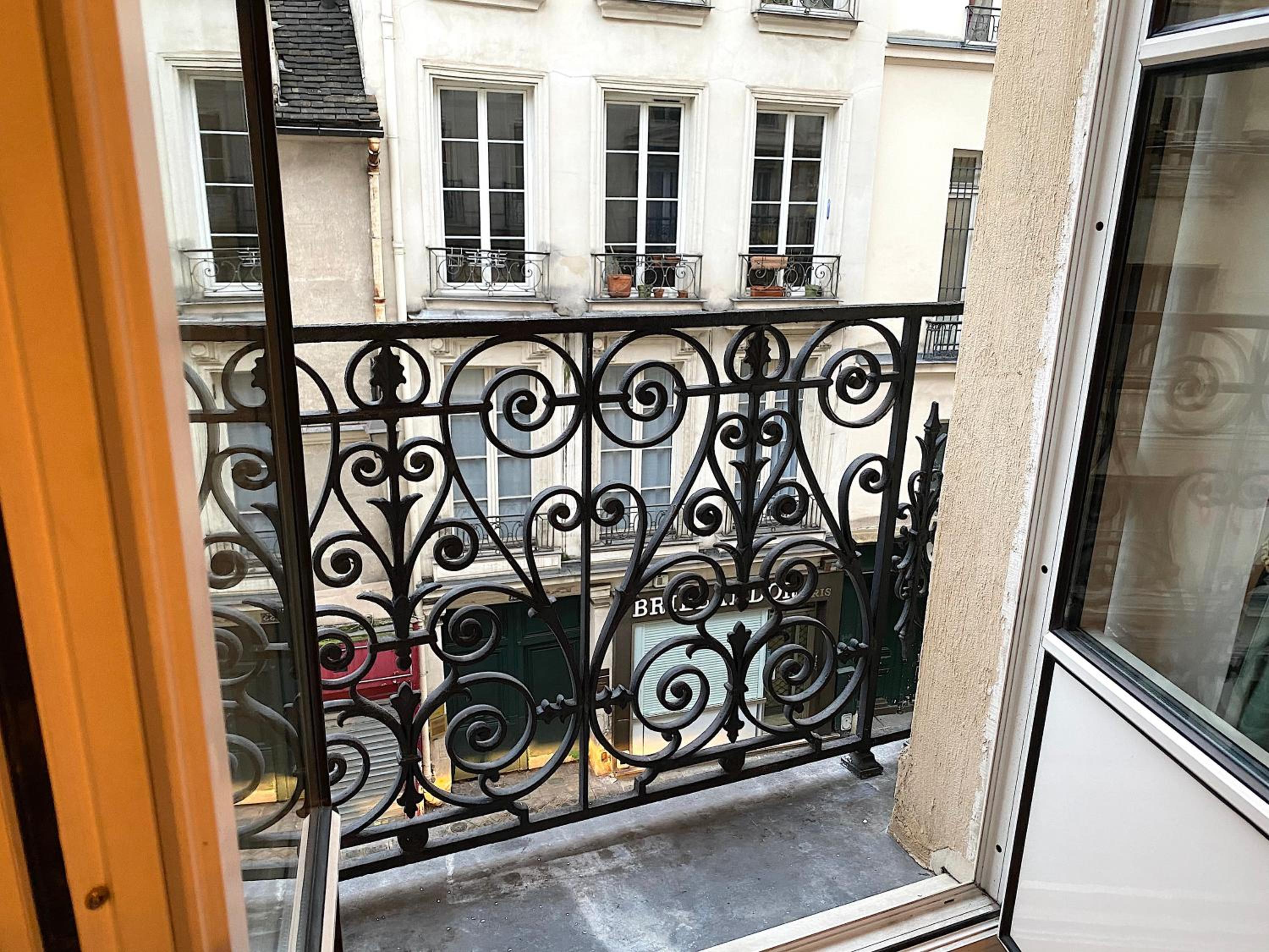 My Trip in Paris - Temple