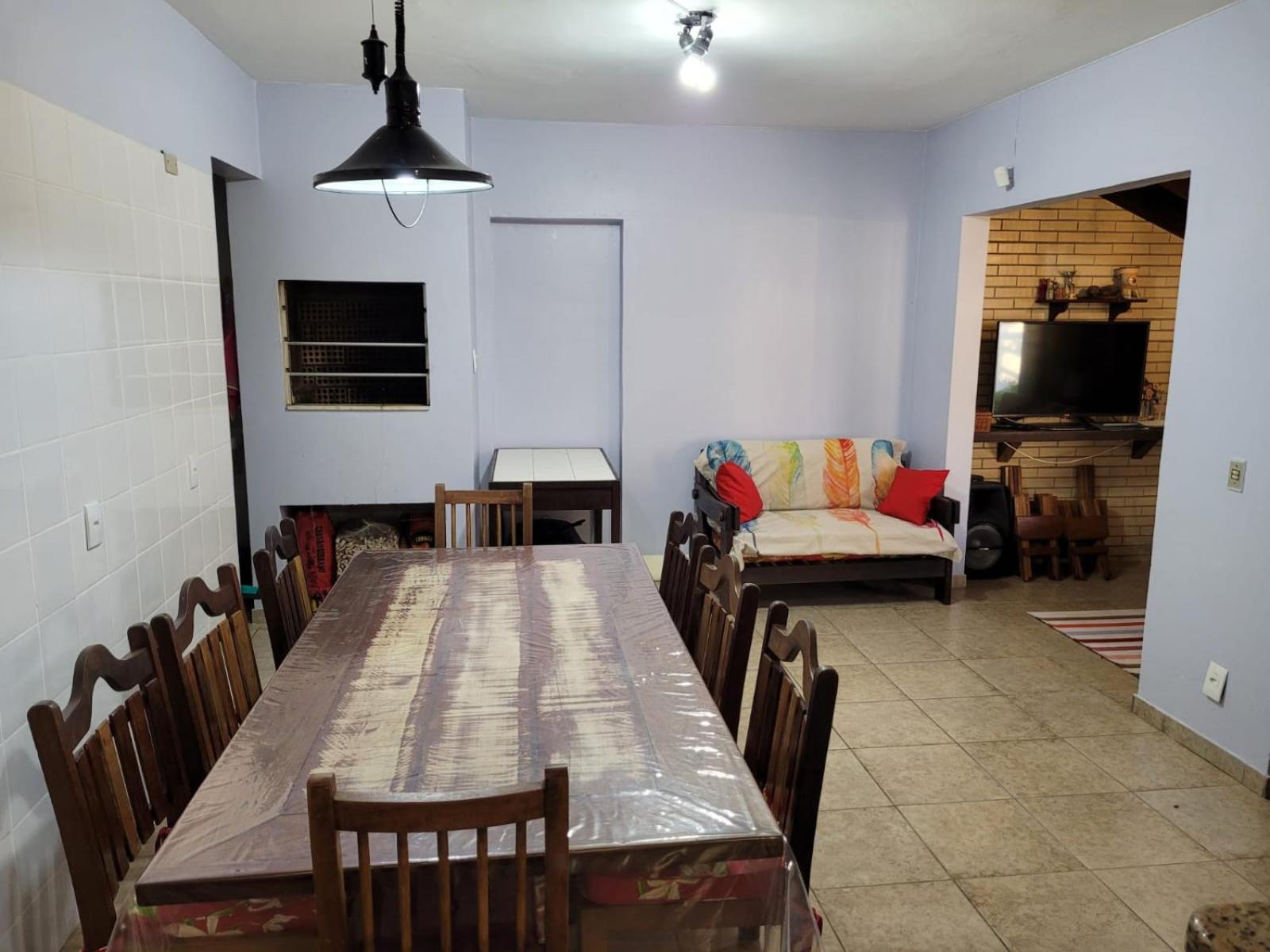Casa com piscina a 50 metros da praia