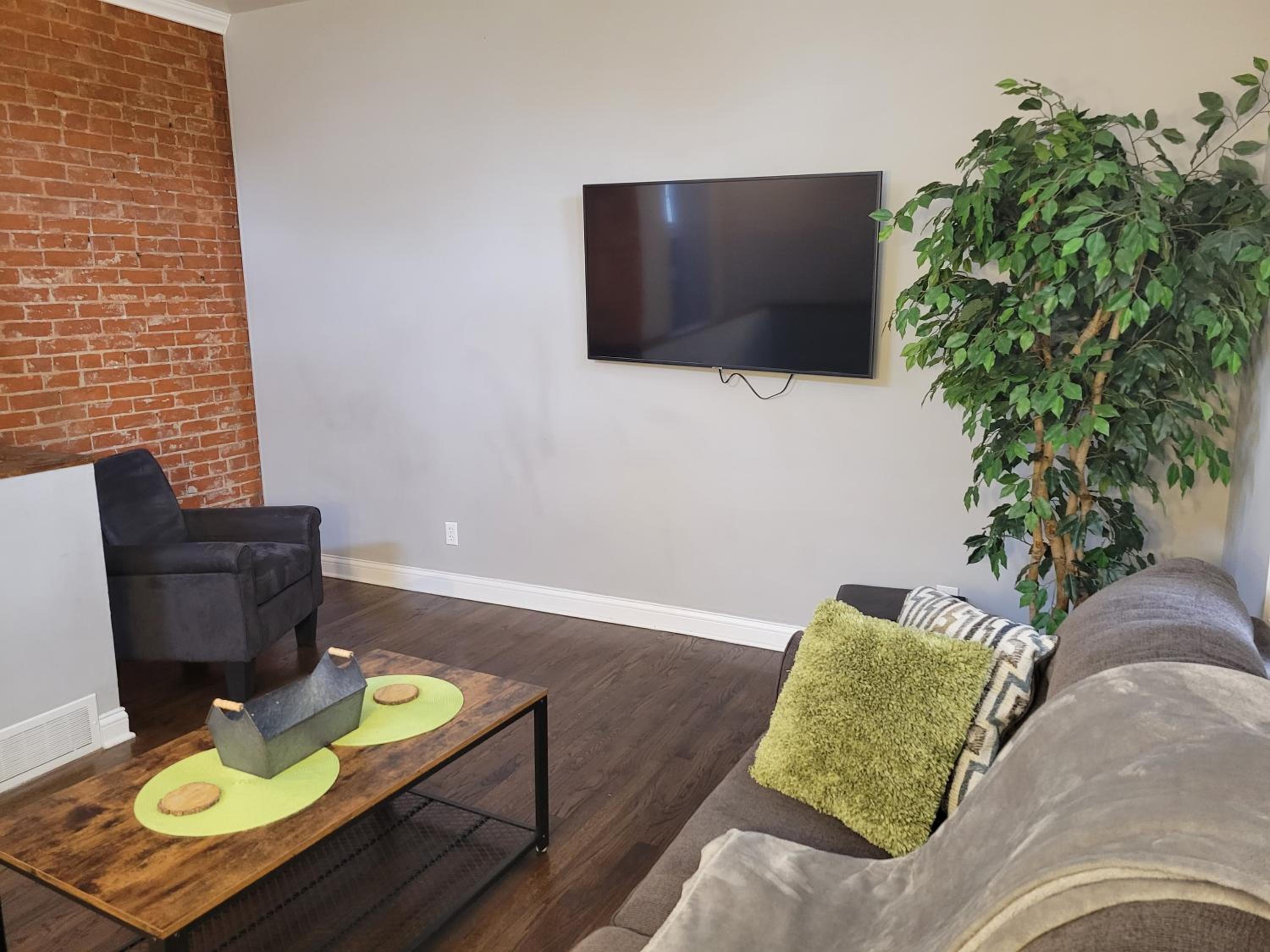 Covington Vacations - Fresh Modern Industrial split level - Property Image 1