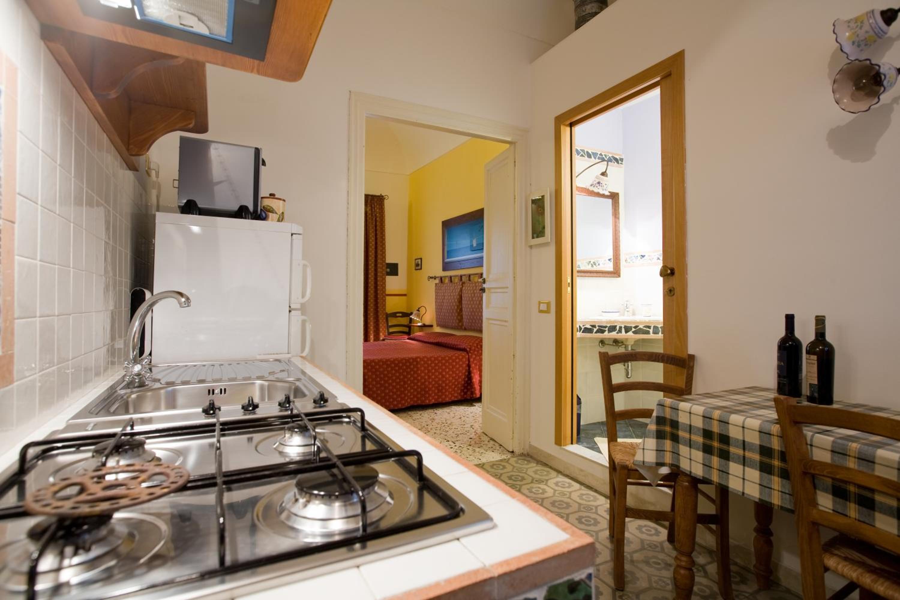 Sicilia Ovest - Domus Mariae Charming Apartments with Balcony