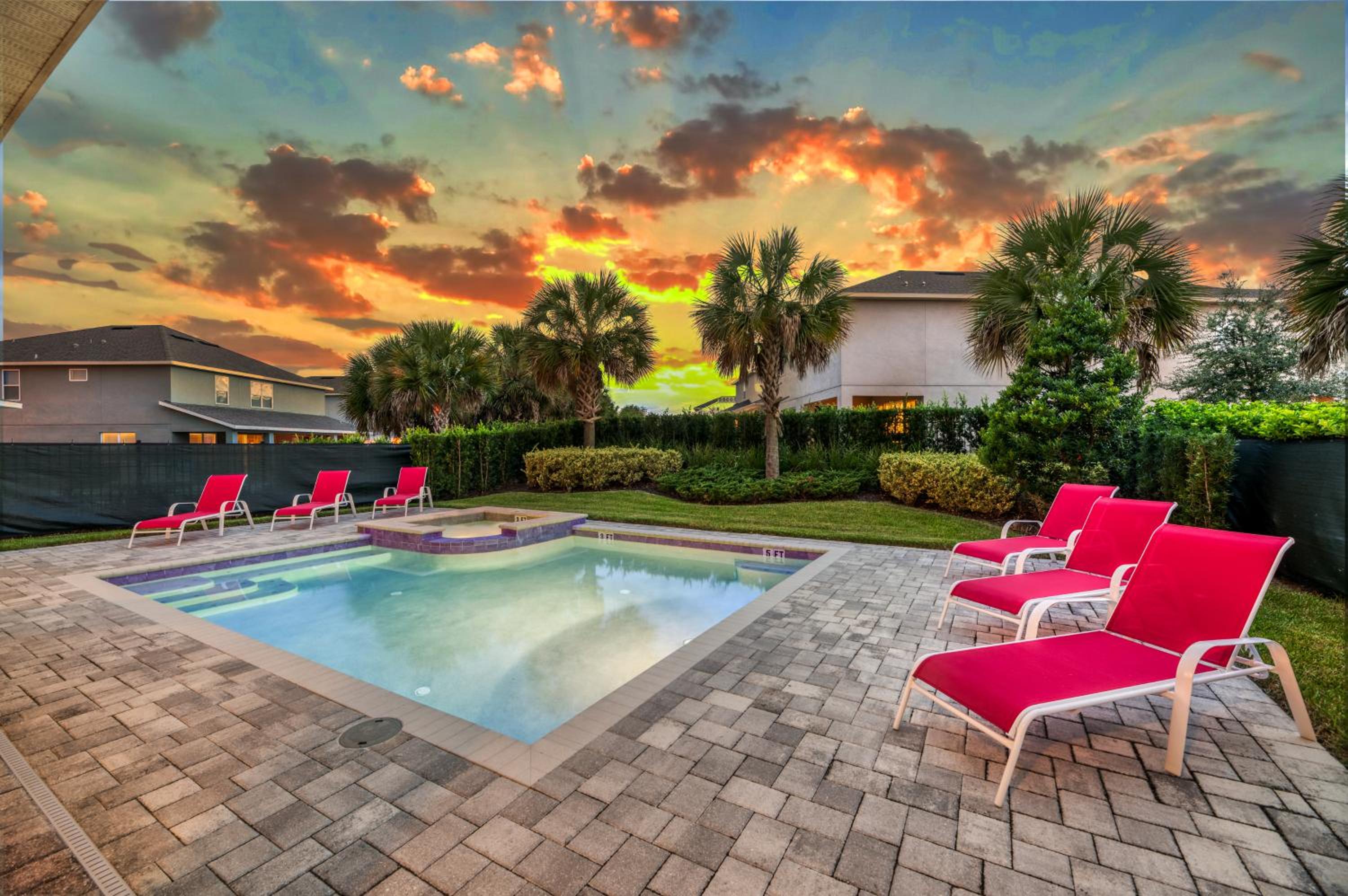 Spacious 8 BDR Family Home with Arcades and Free Pool Heat