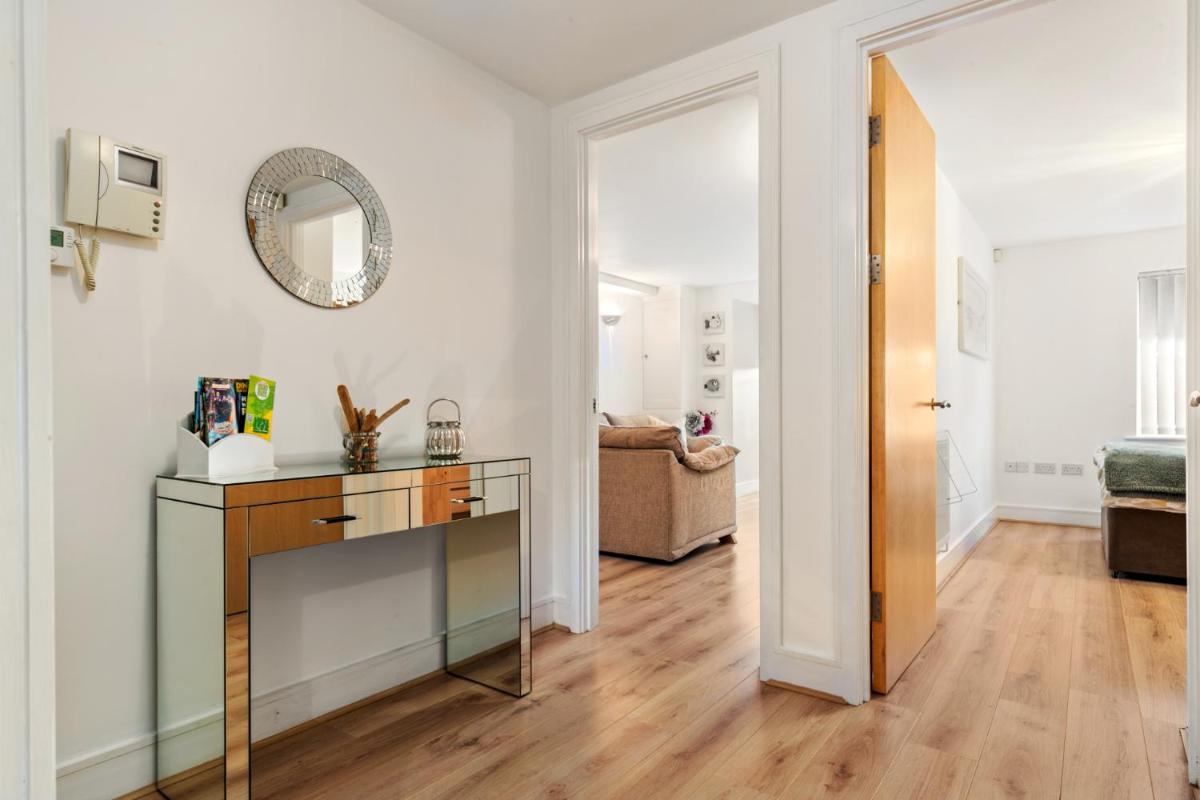 12 Rhodewood - Modern Apartment Close to Village and Beach view 2