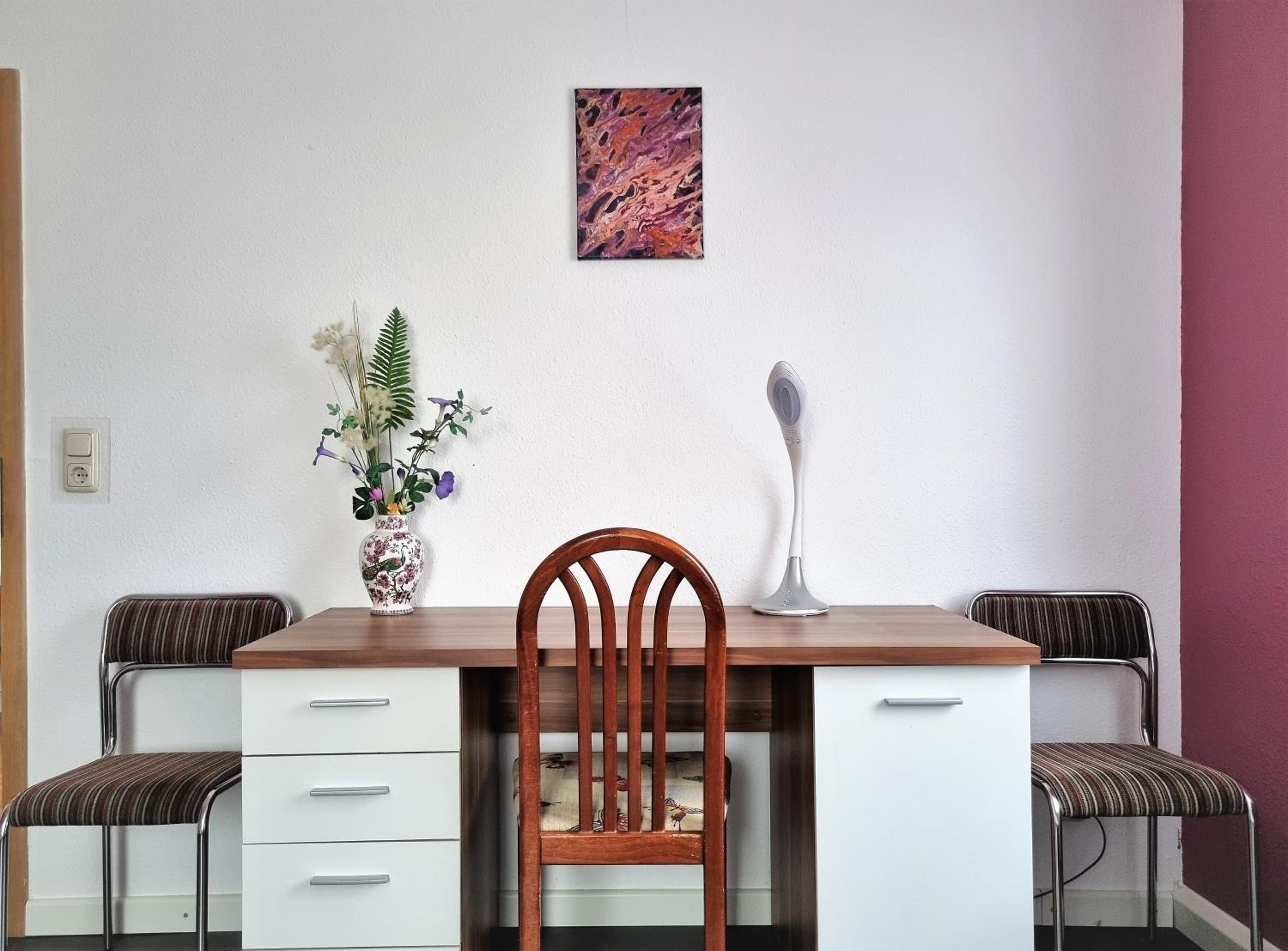 Apartment Bayreuth, Große Ferienwohnung im Haus mit Kunst, 3 Schlafzimmer, Küche, Parkplatz view 4