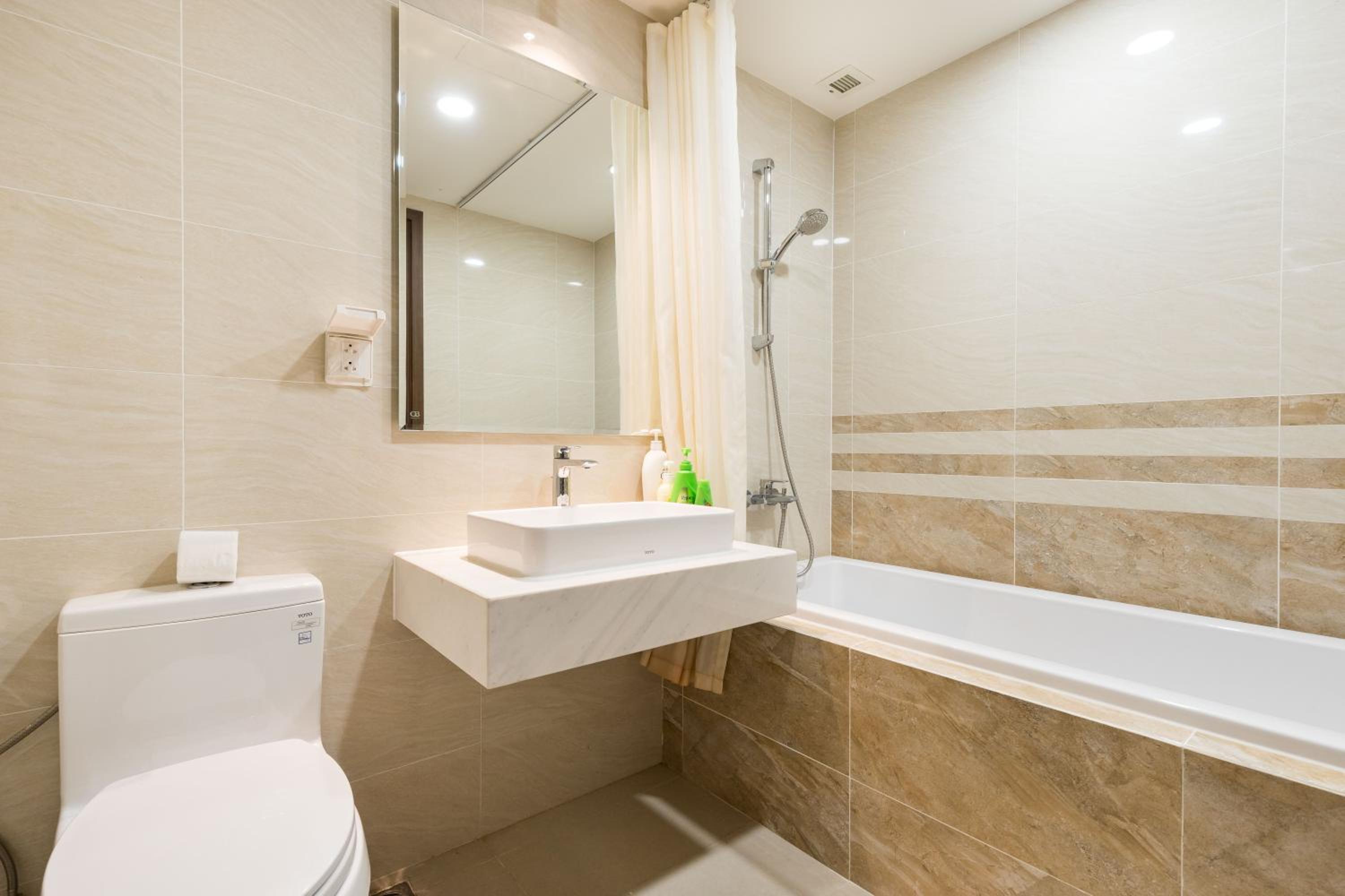 The Saigon Suite, The Luxury 2 bedrooms with bathtub