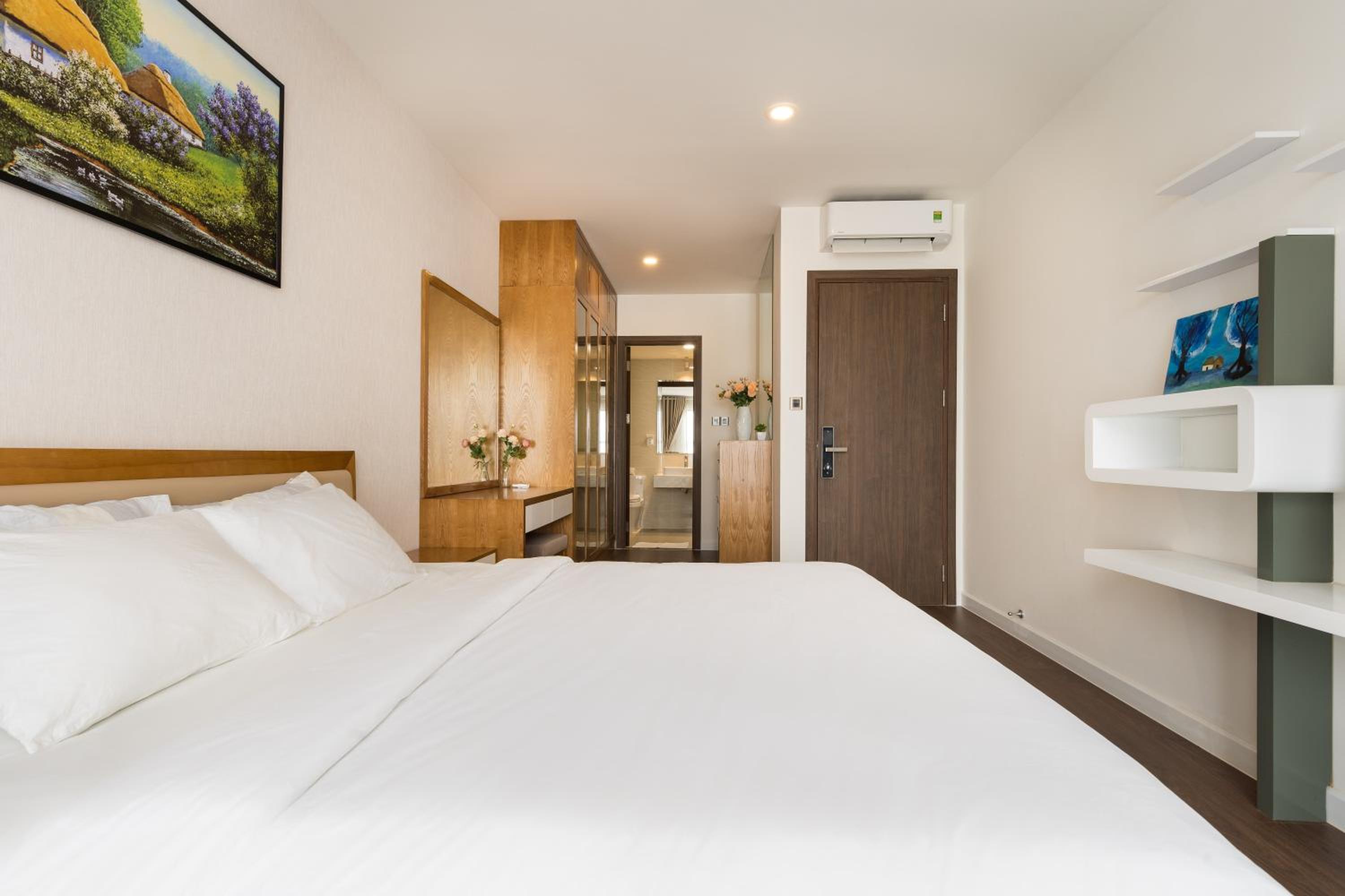 The Saigon Suite, The Luxury 2 bedrooms with bathtub
