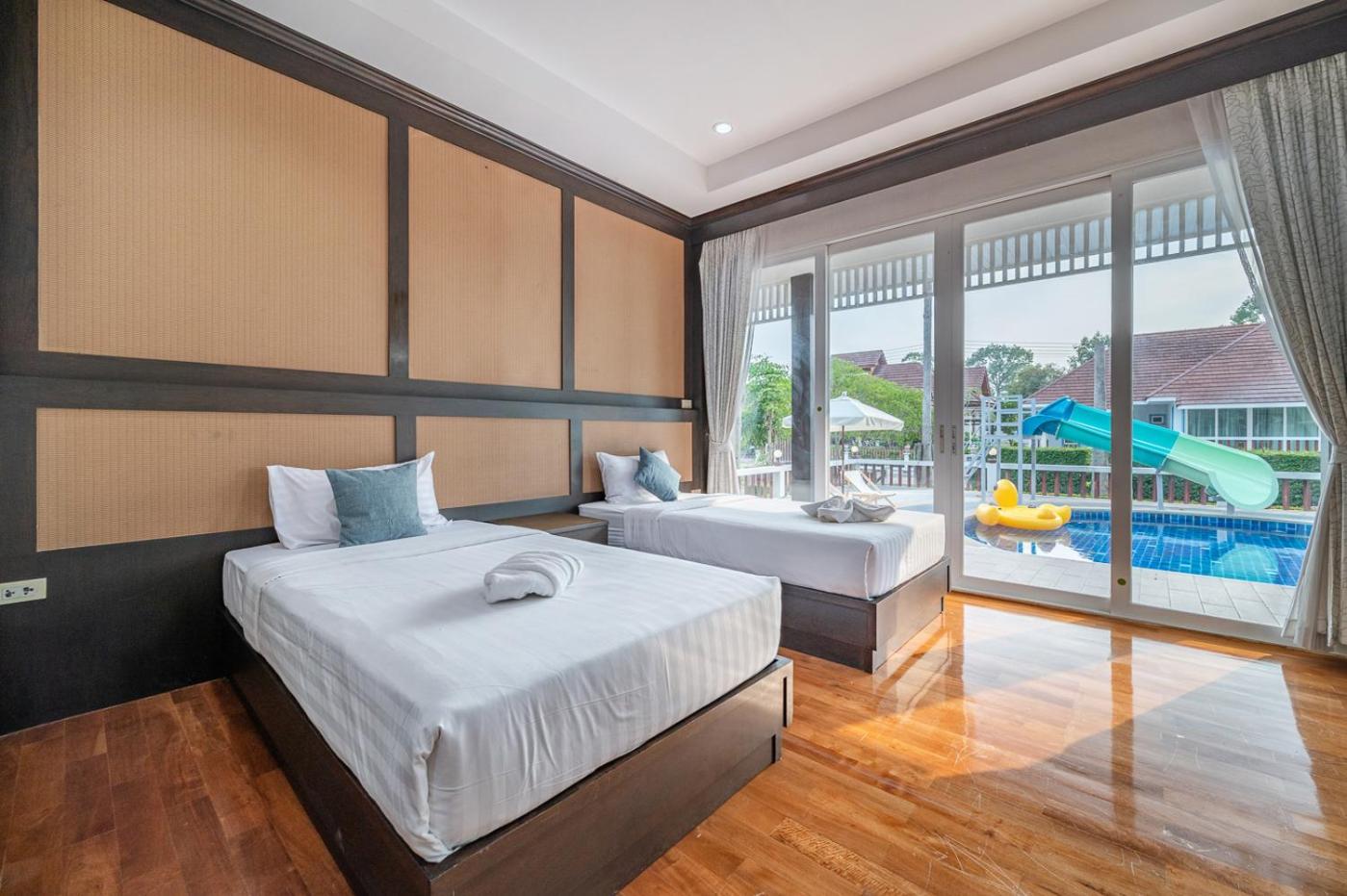 RimLay Beachfront Pool Villa, Sattahip - 12