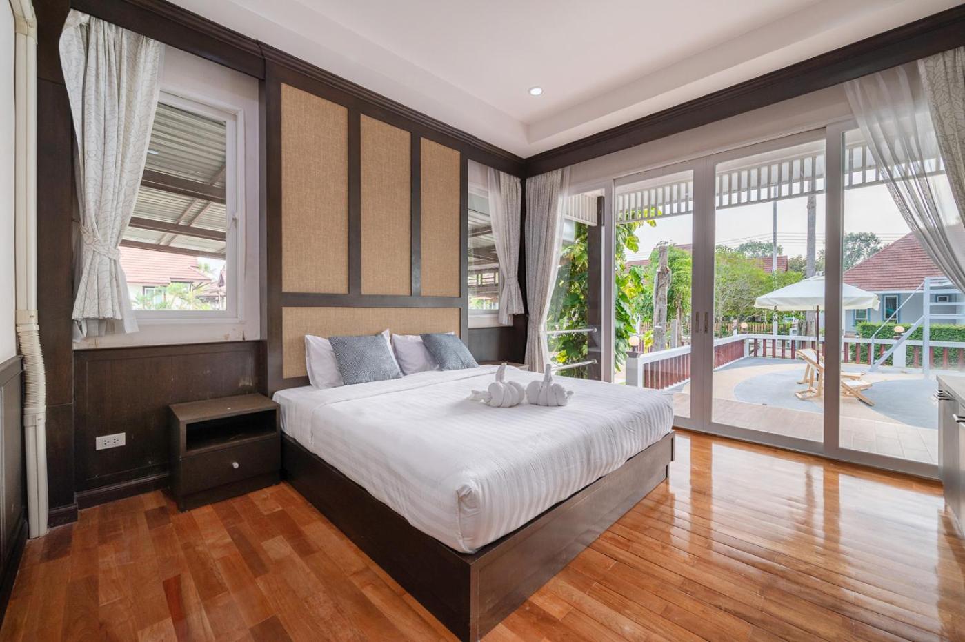 RimLay Beachfront Pool Villa, Sattahip - 13