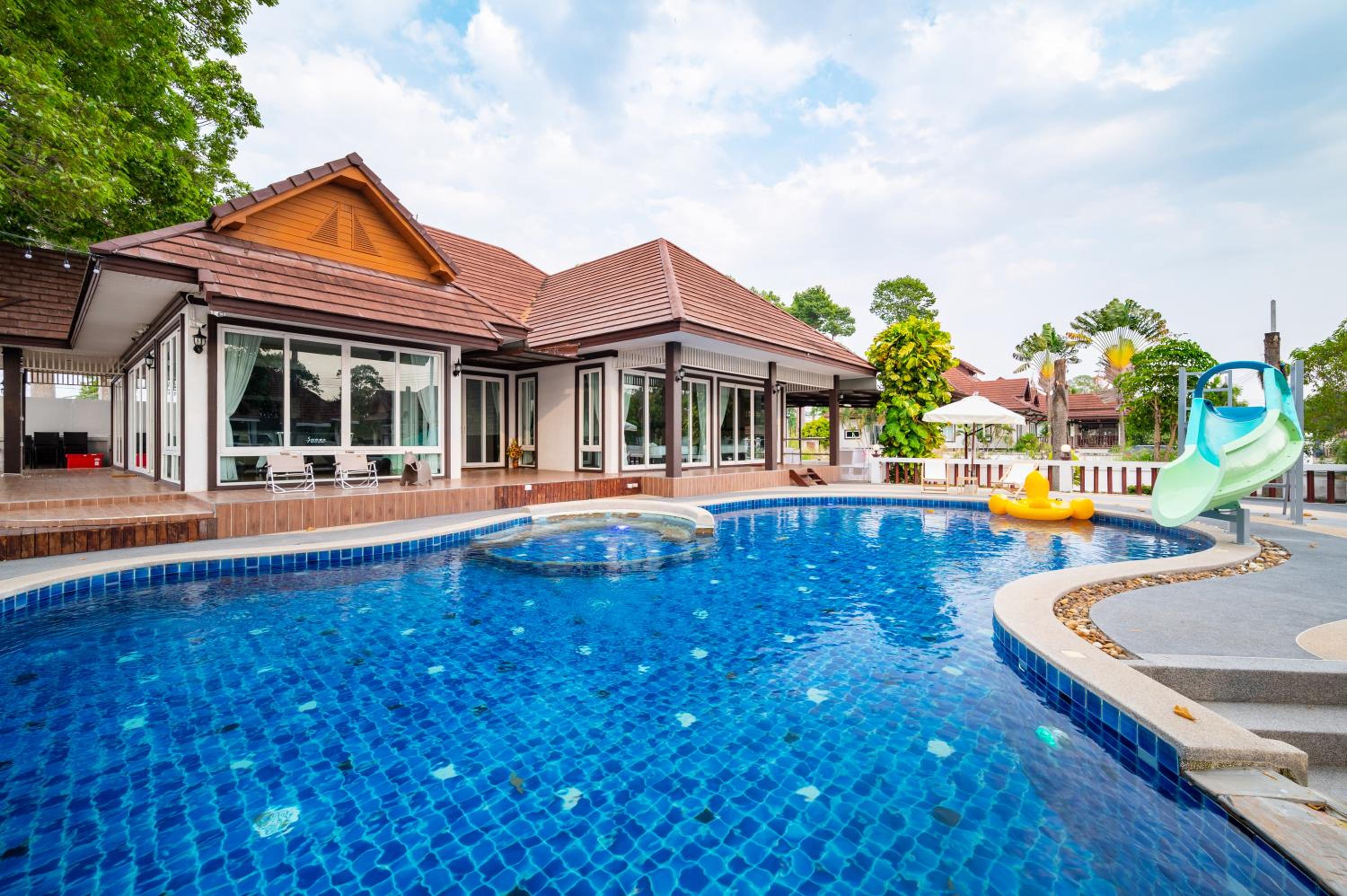 RimLay Beachfront Pool Villa, Sattahip - 17