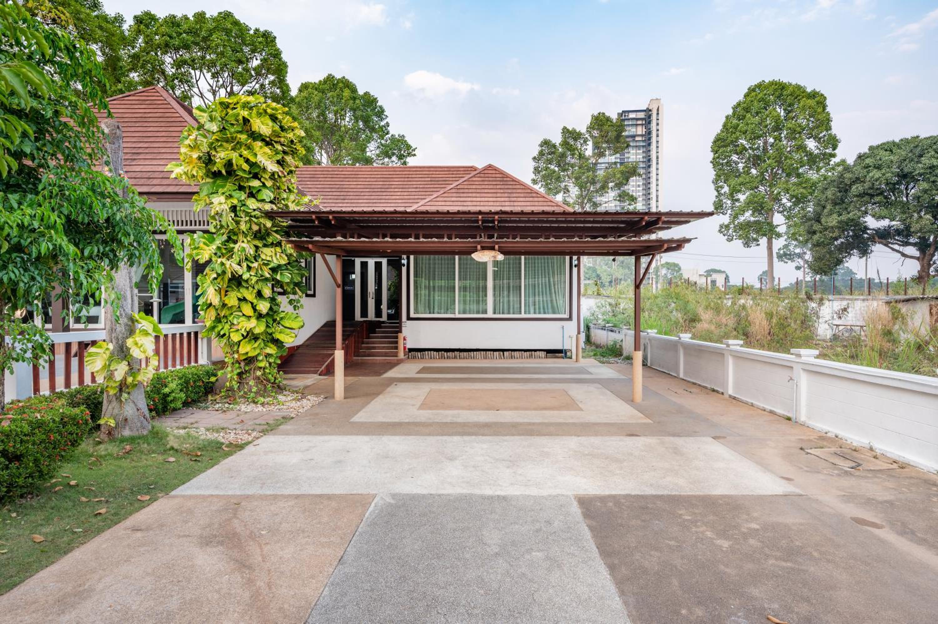 RimLay Beachfront Pool Villa