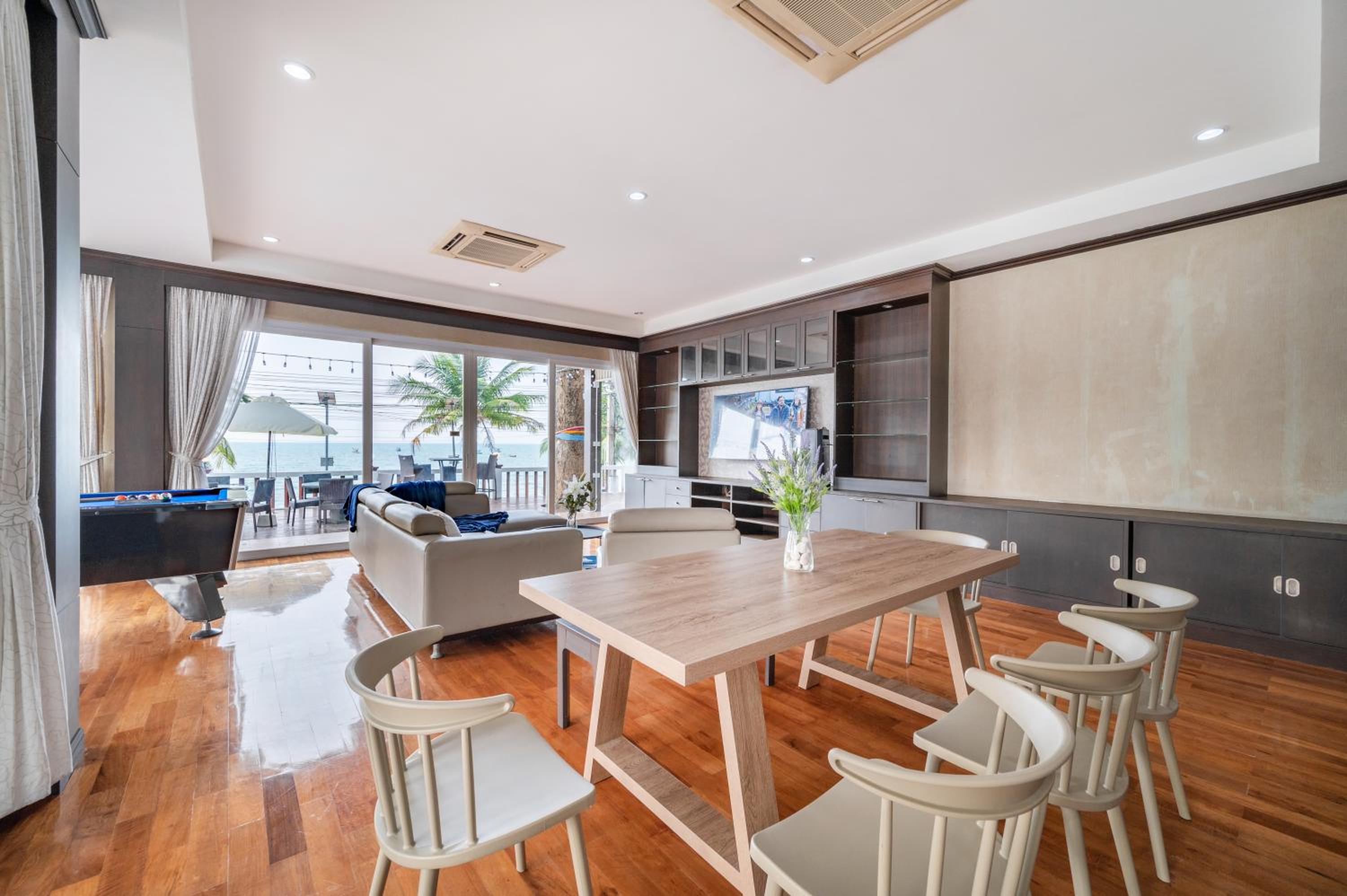RimLay Beachfront Pool Villa, Sattahip - 11