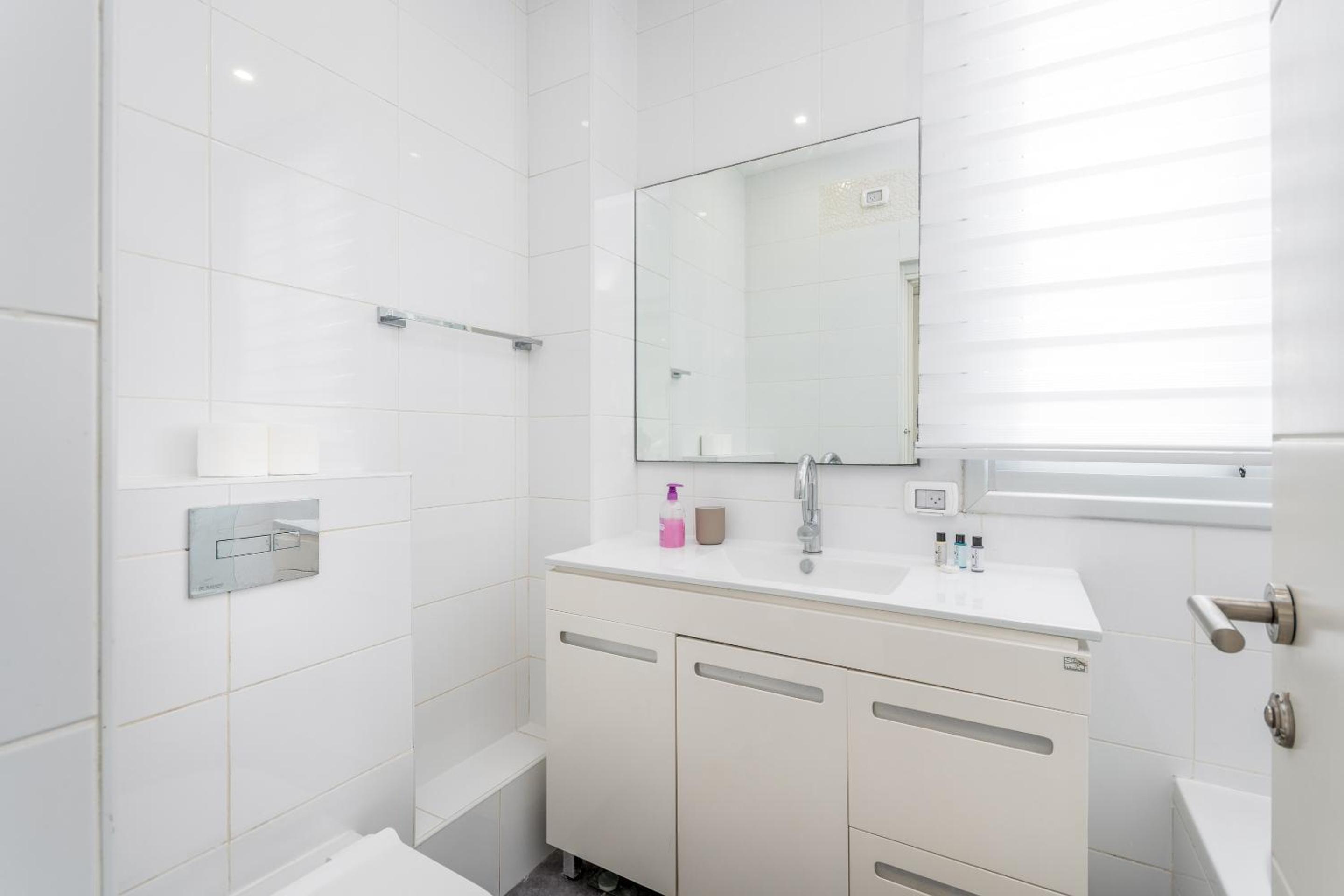 Ben Gurion - Superb penthouse close to the beach view 2