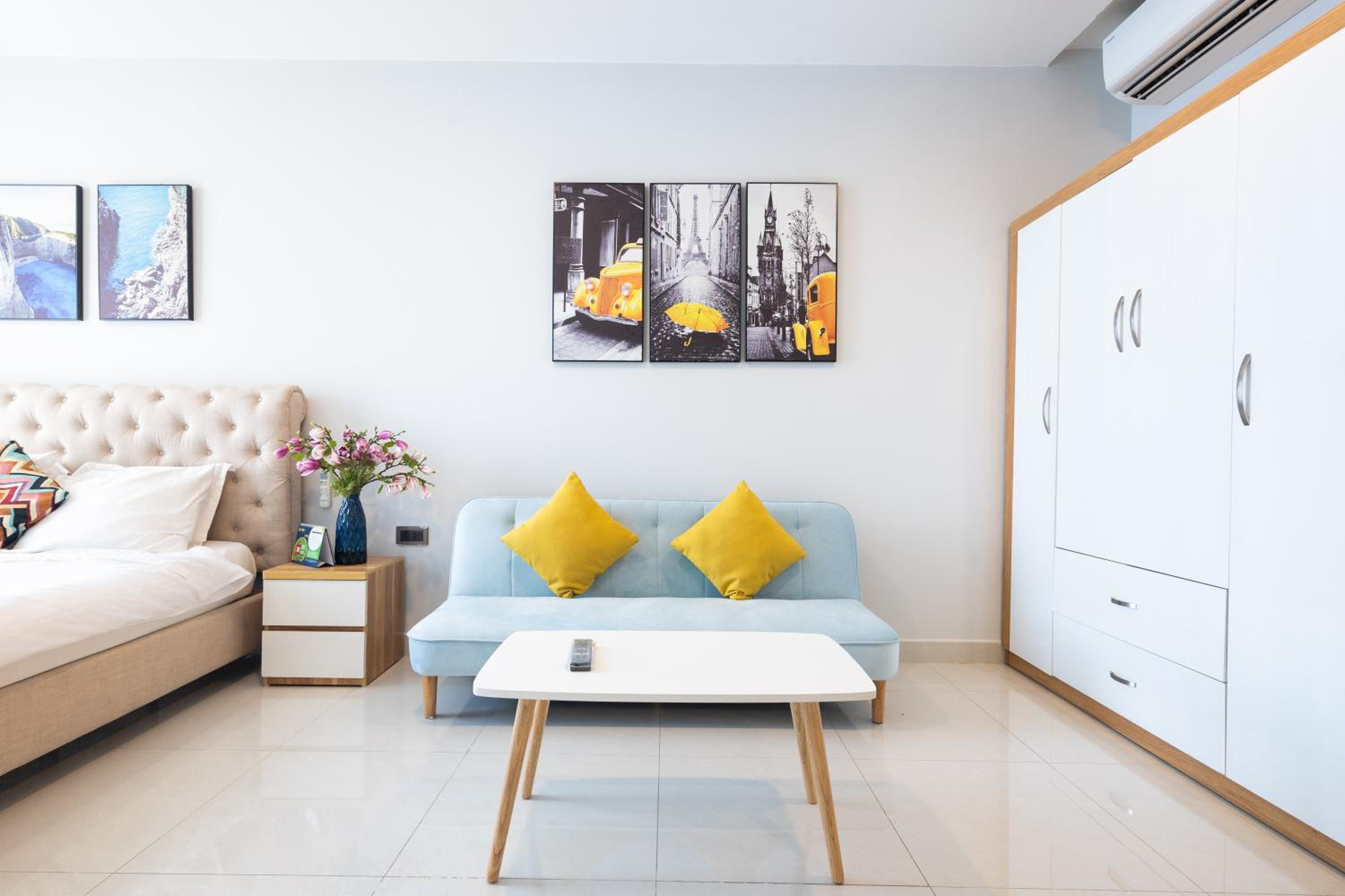 Lovely one bedroom stunning view in center