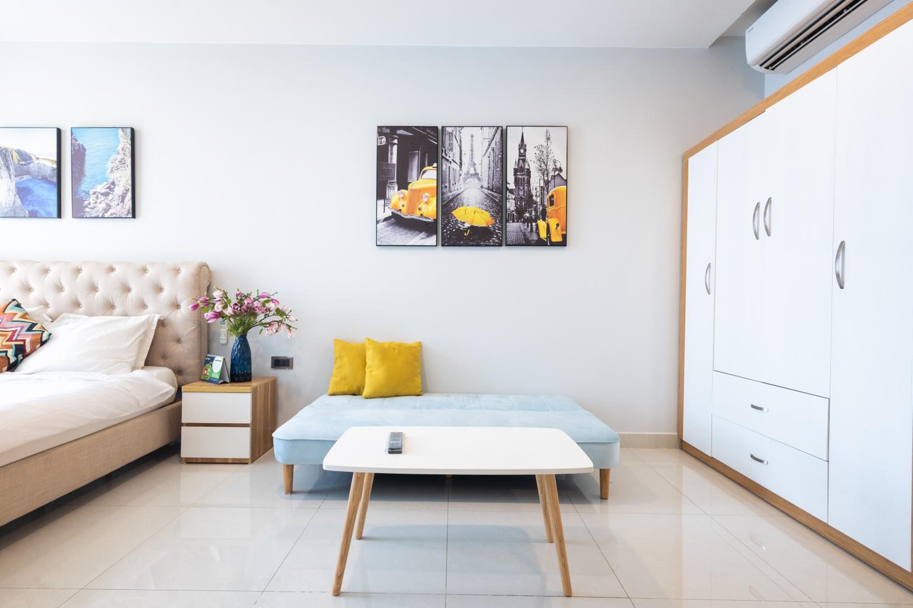 Lovely one bedroom stunning view in center