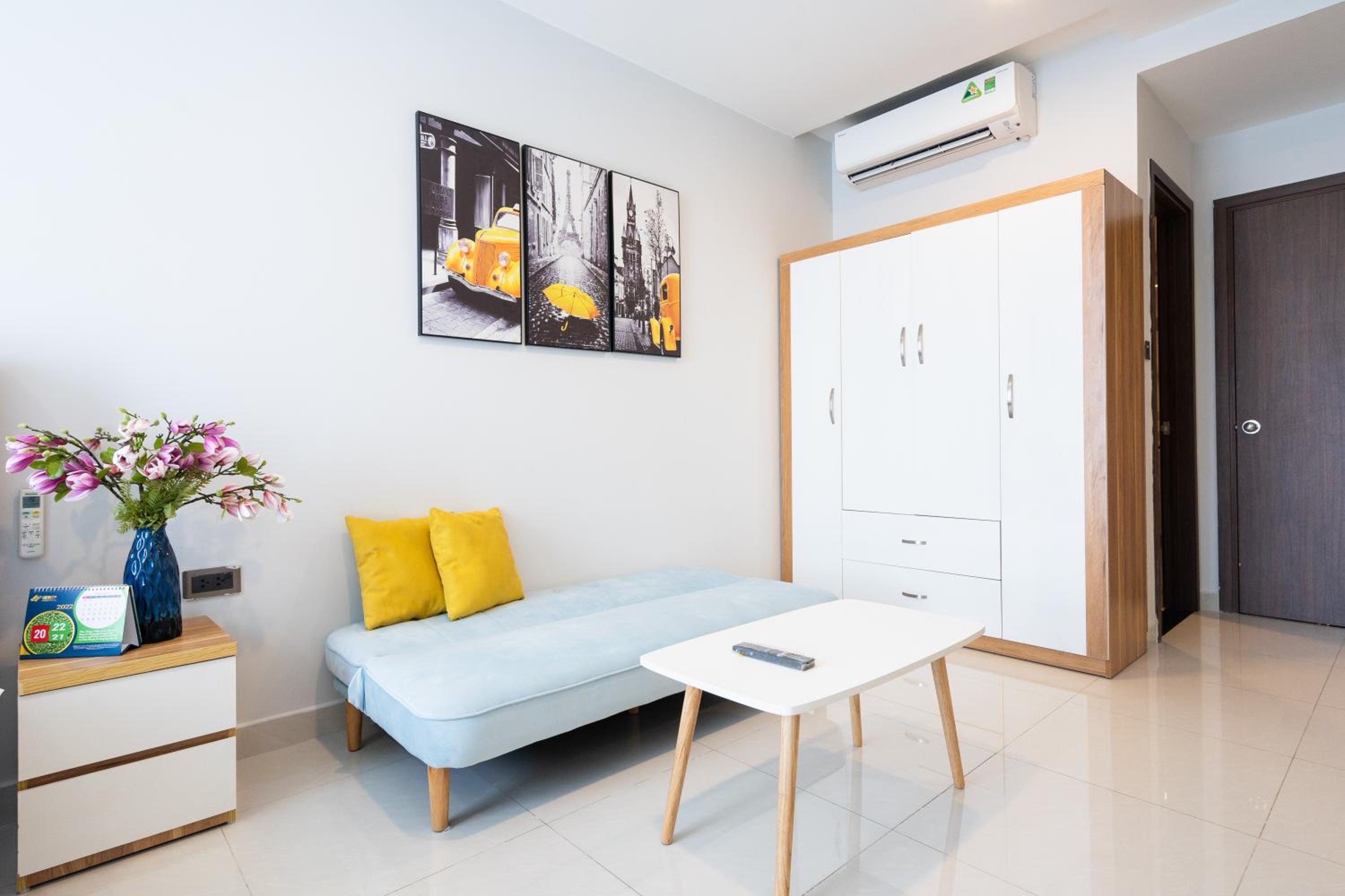 Lovely one bedroom stunning view in center