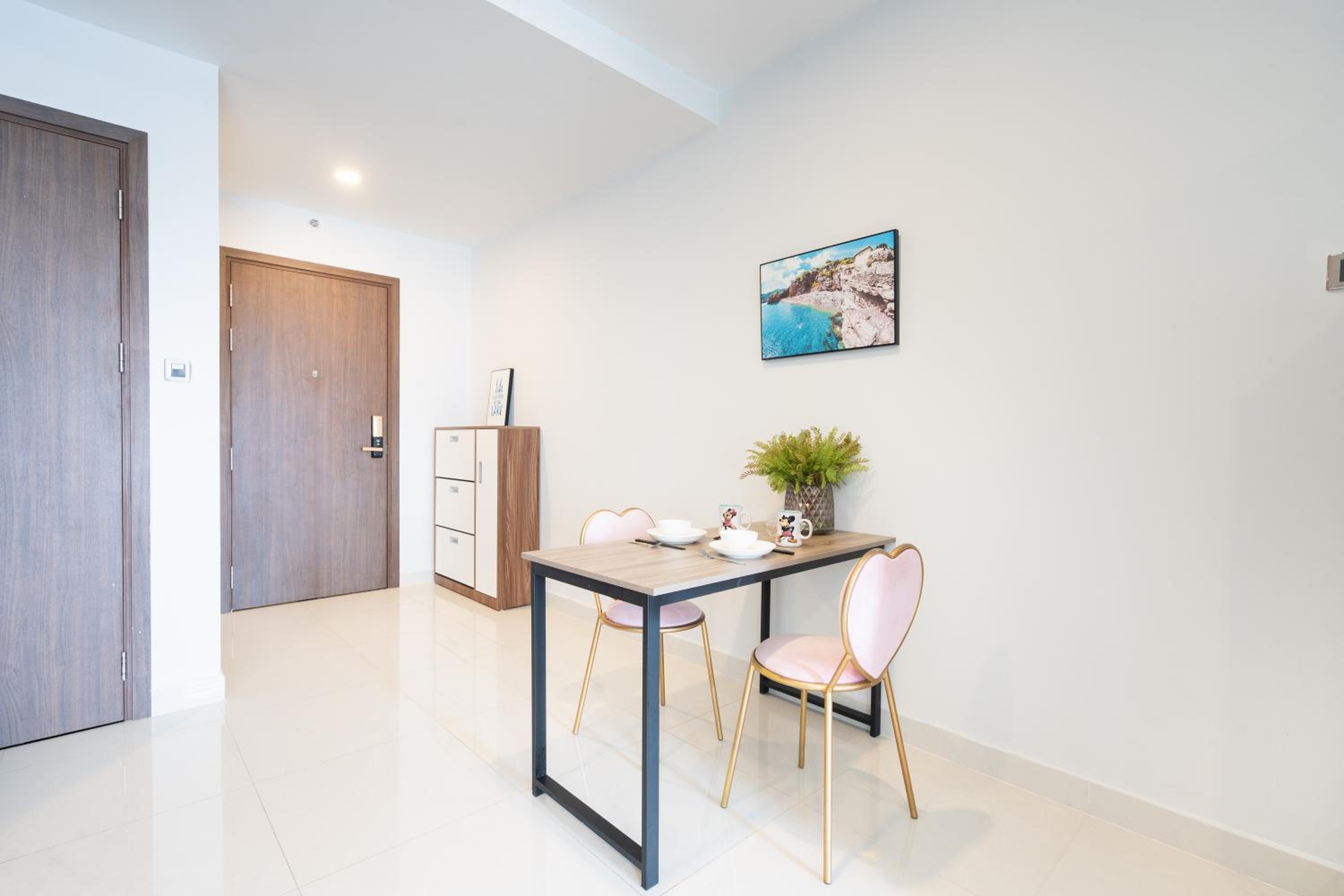 Lovely one bedroom stunning view in center