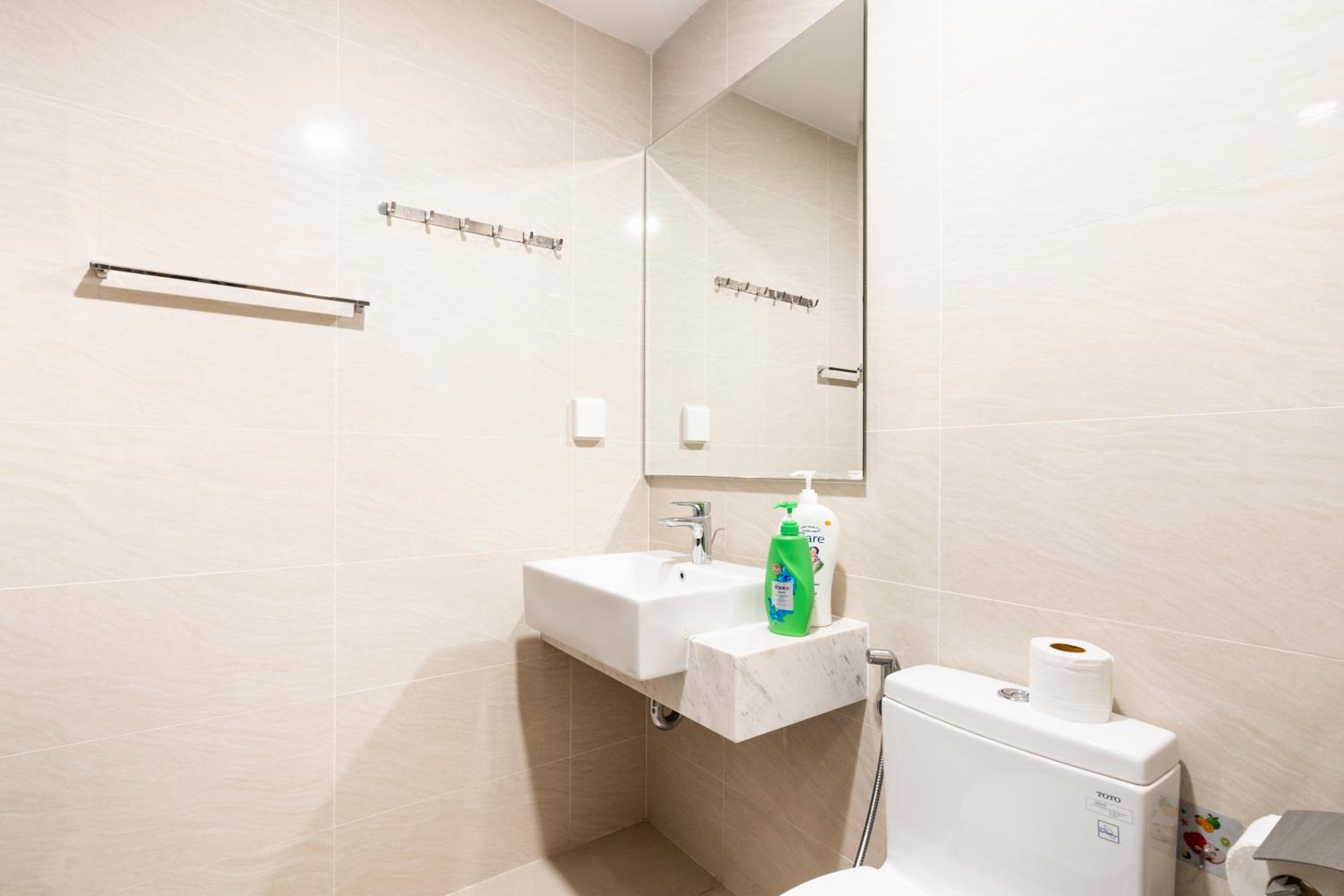 Lovely one bedroom stunning view in center