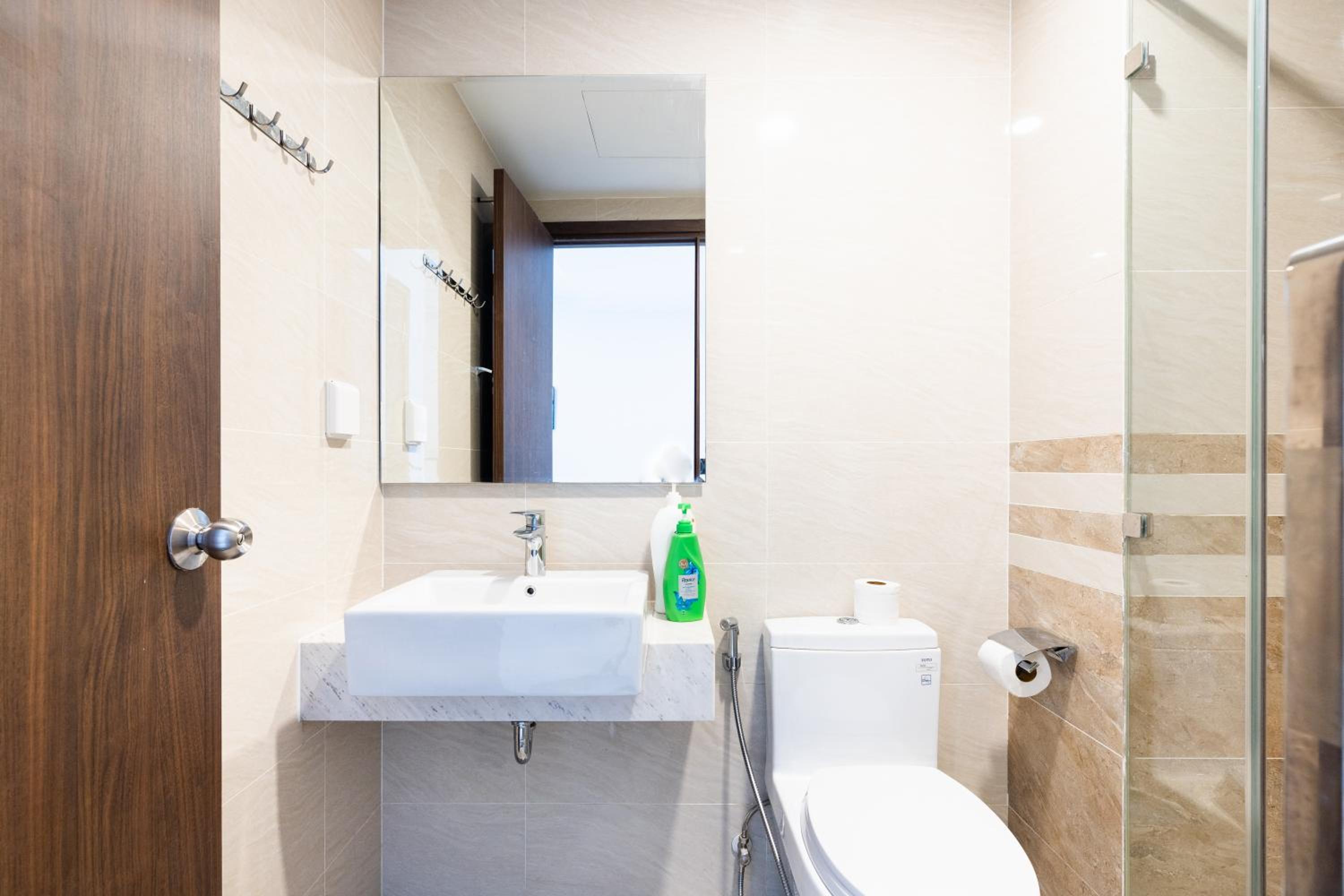 Lovely one bedroom stunning view in center