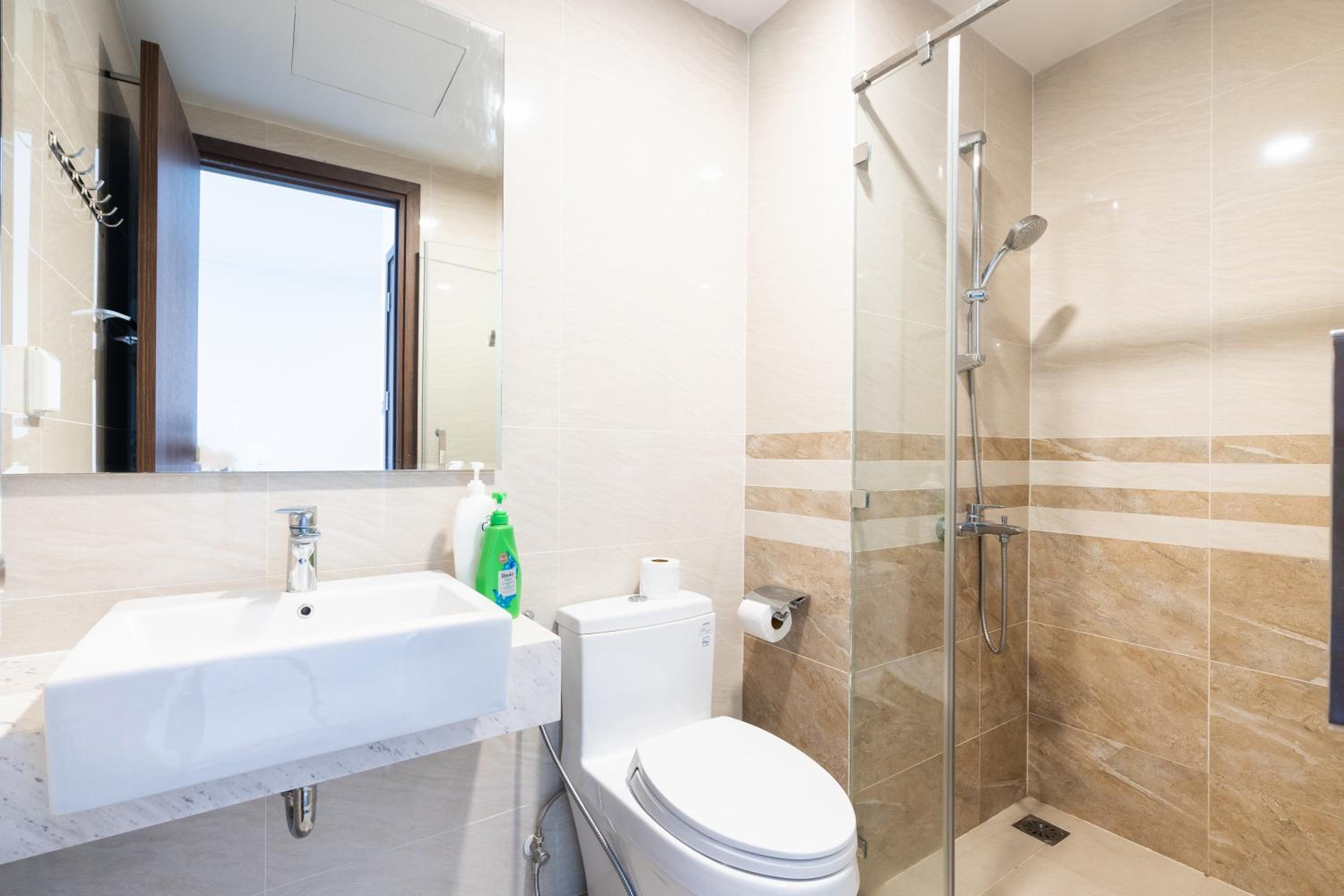 Lovely one bedroom stunning view in center