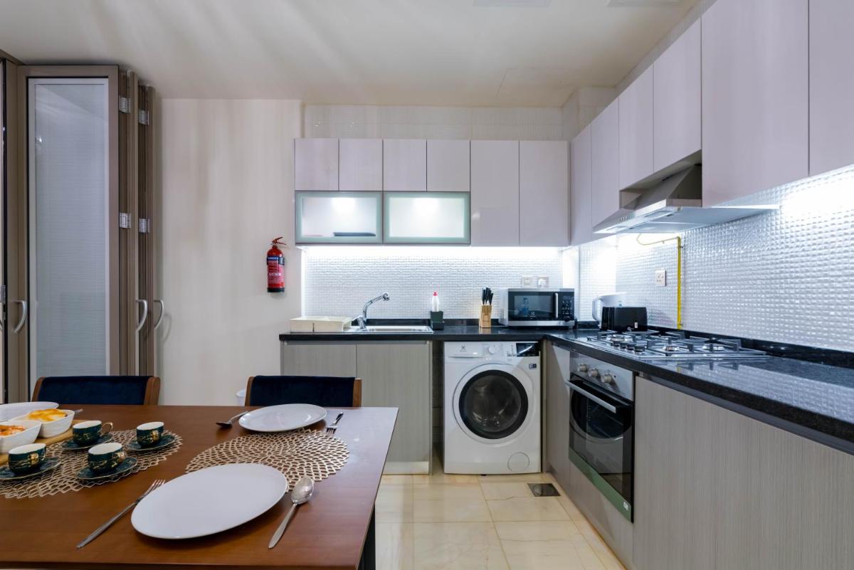 Vacay Lettings - 1BHK convertible to 2BHK in Business Bay