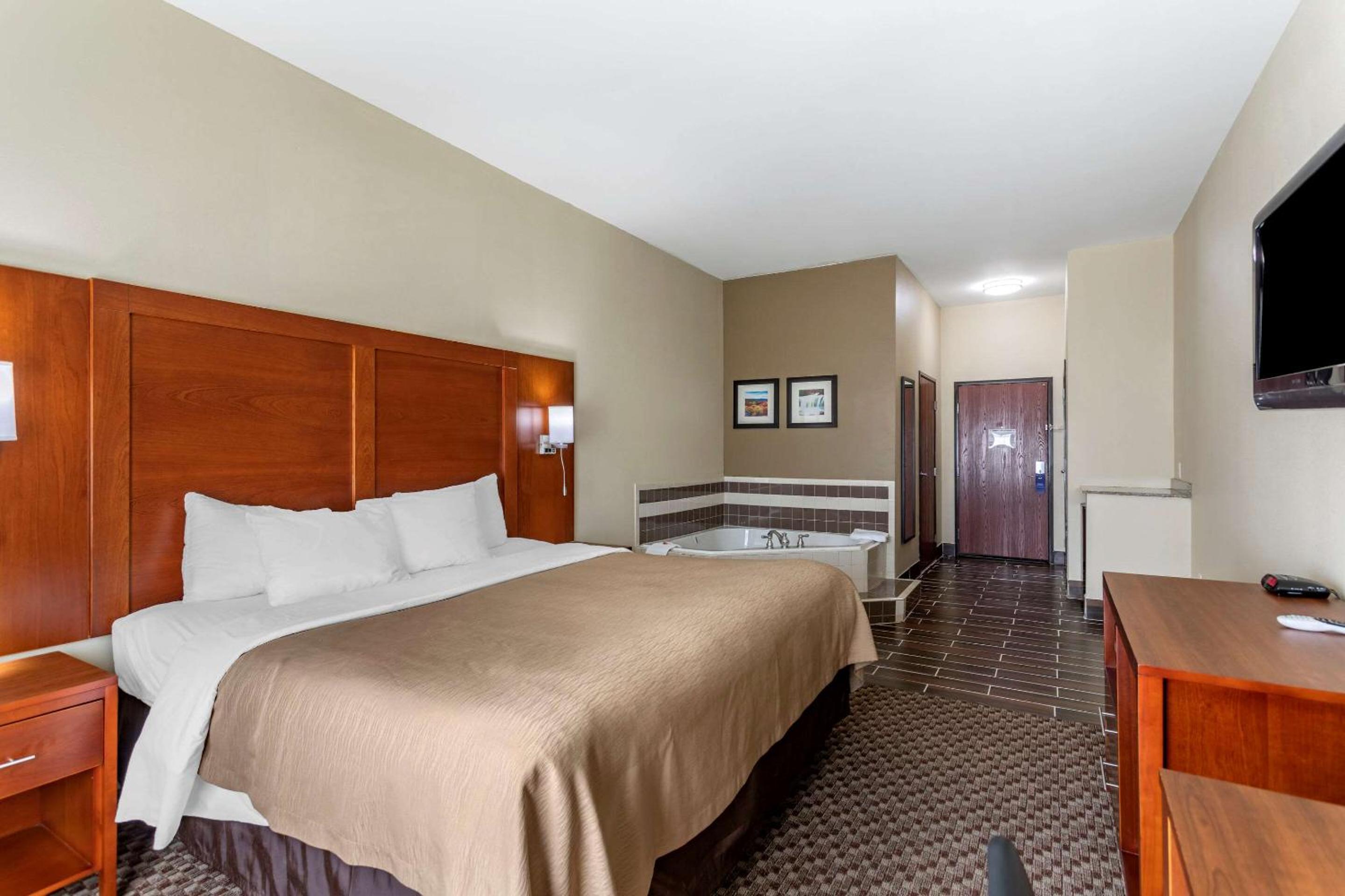 Carbondale Vacations - Comfort Inn  Suites Carbondale University Area - Property Image 14
