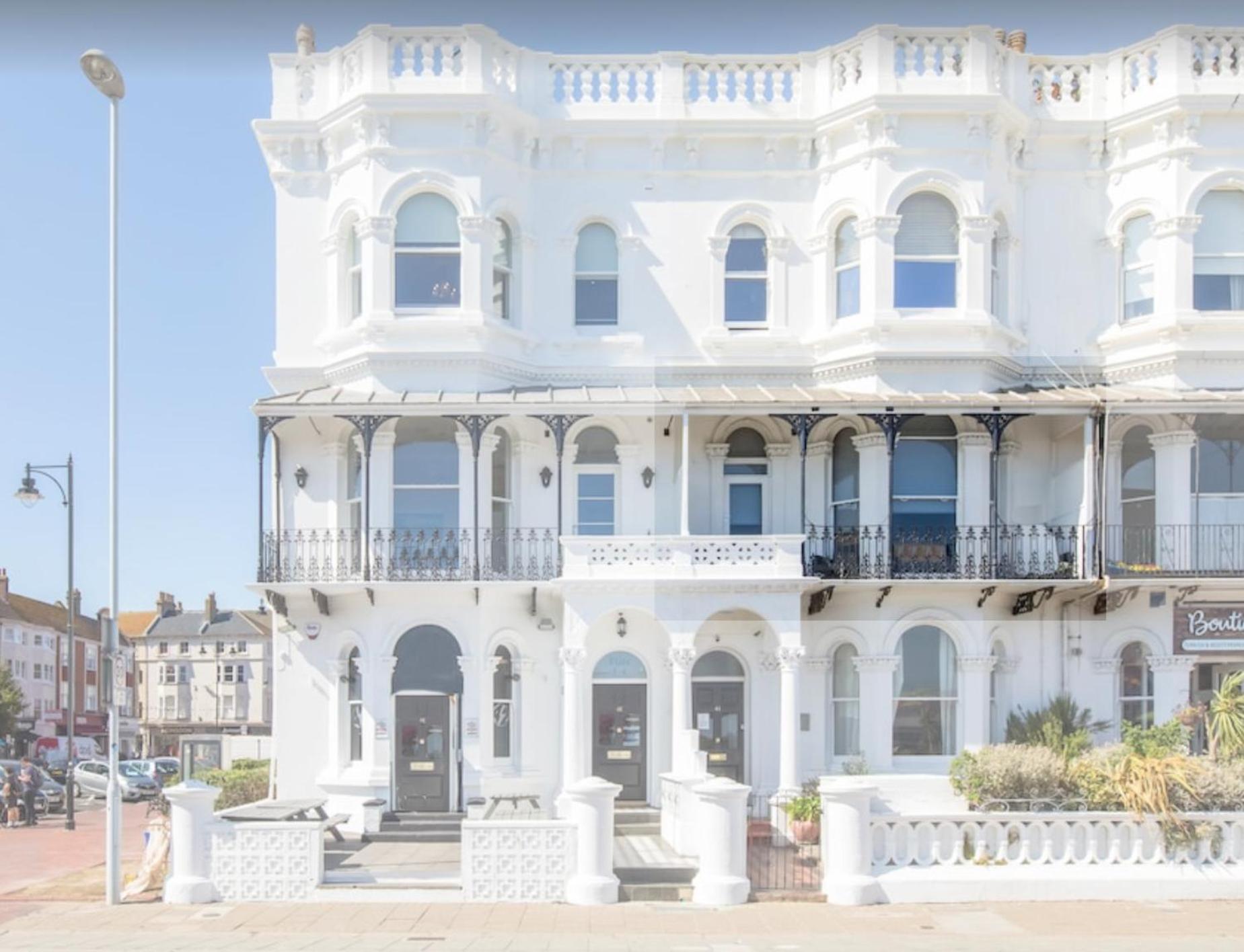 The Regency Studio - Stunning Seaview