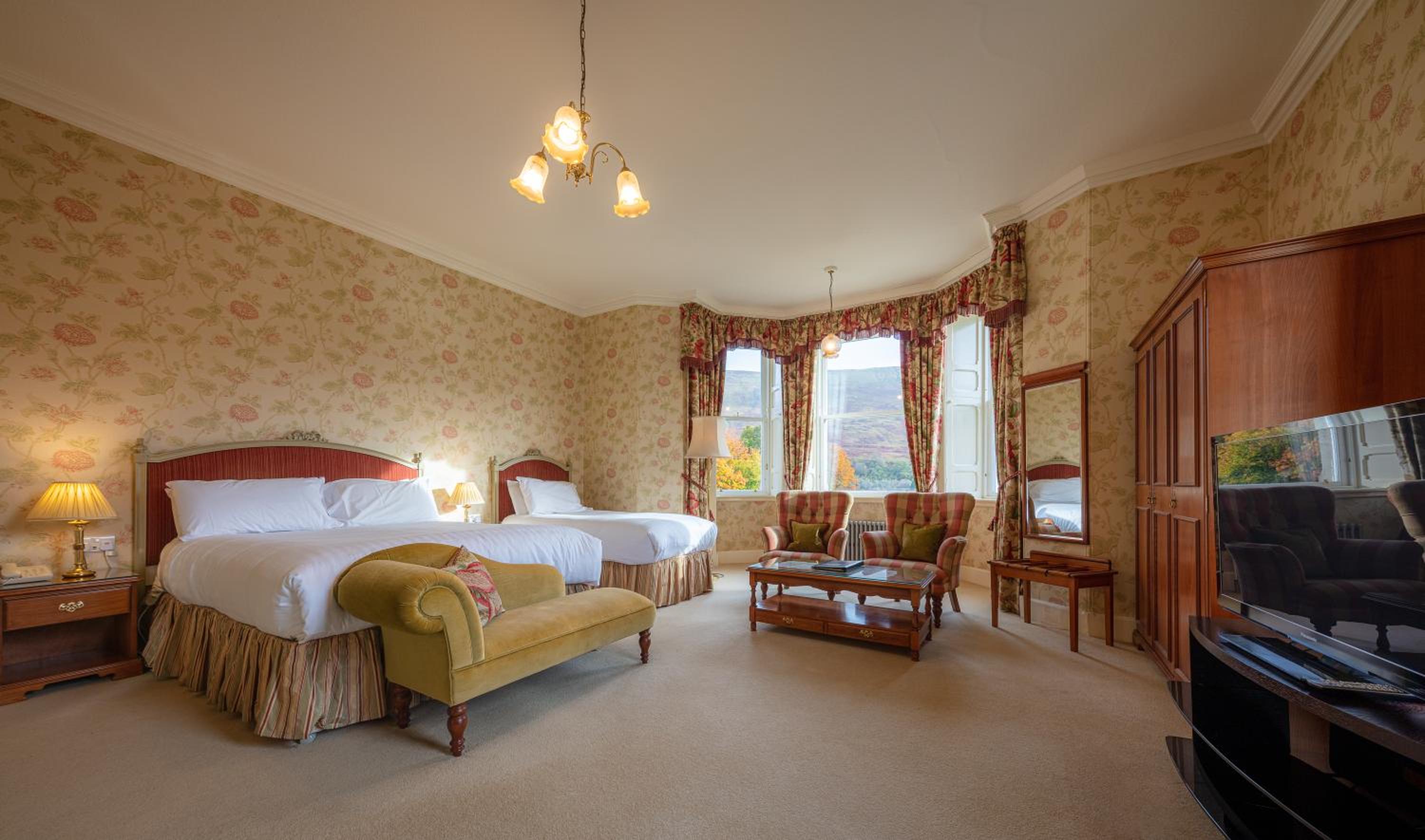 Glengarry Castle Hotel