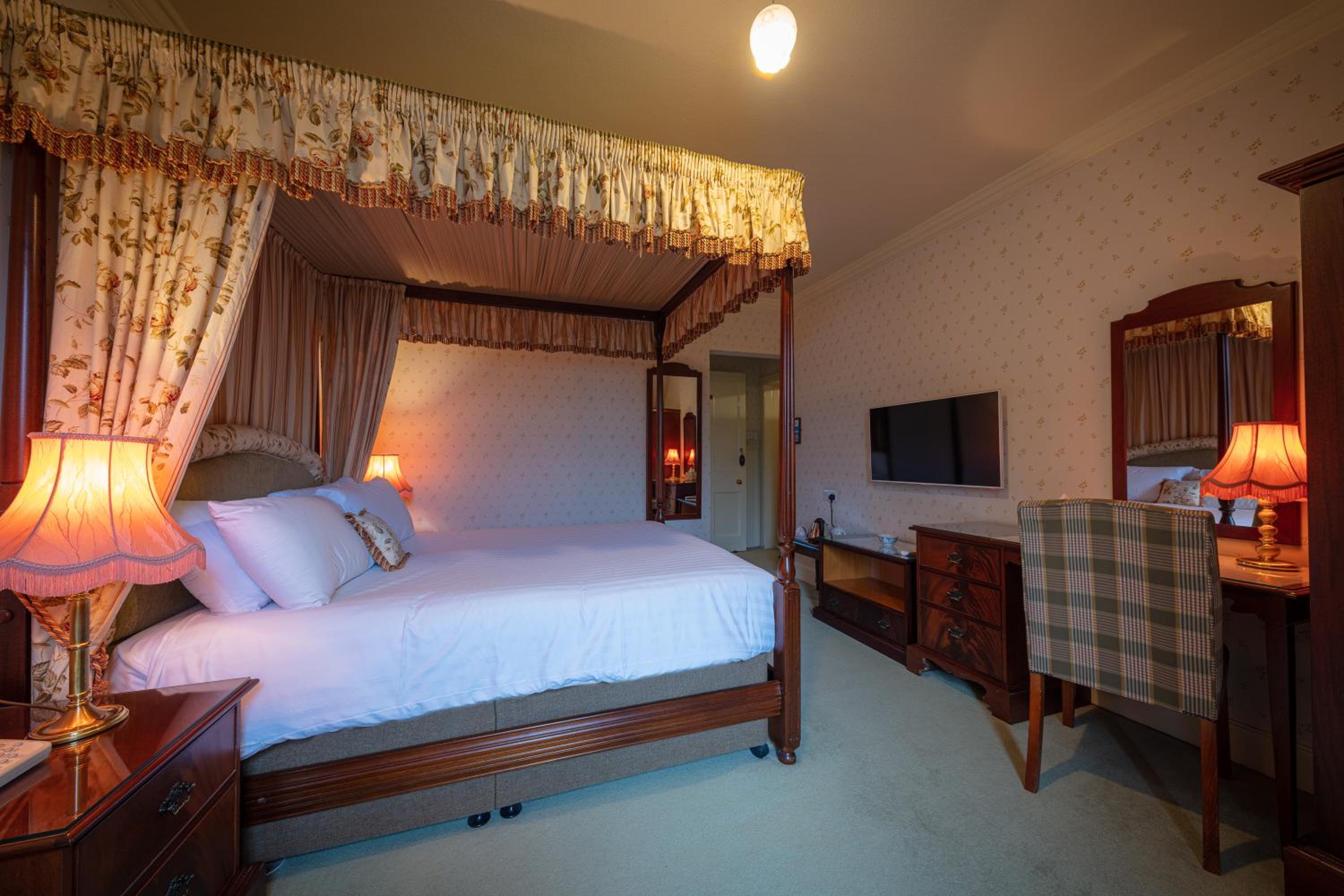 Glengarry Castle Hotel