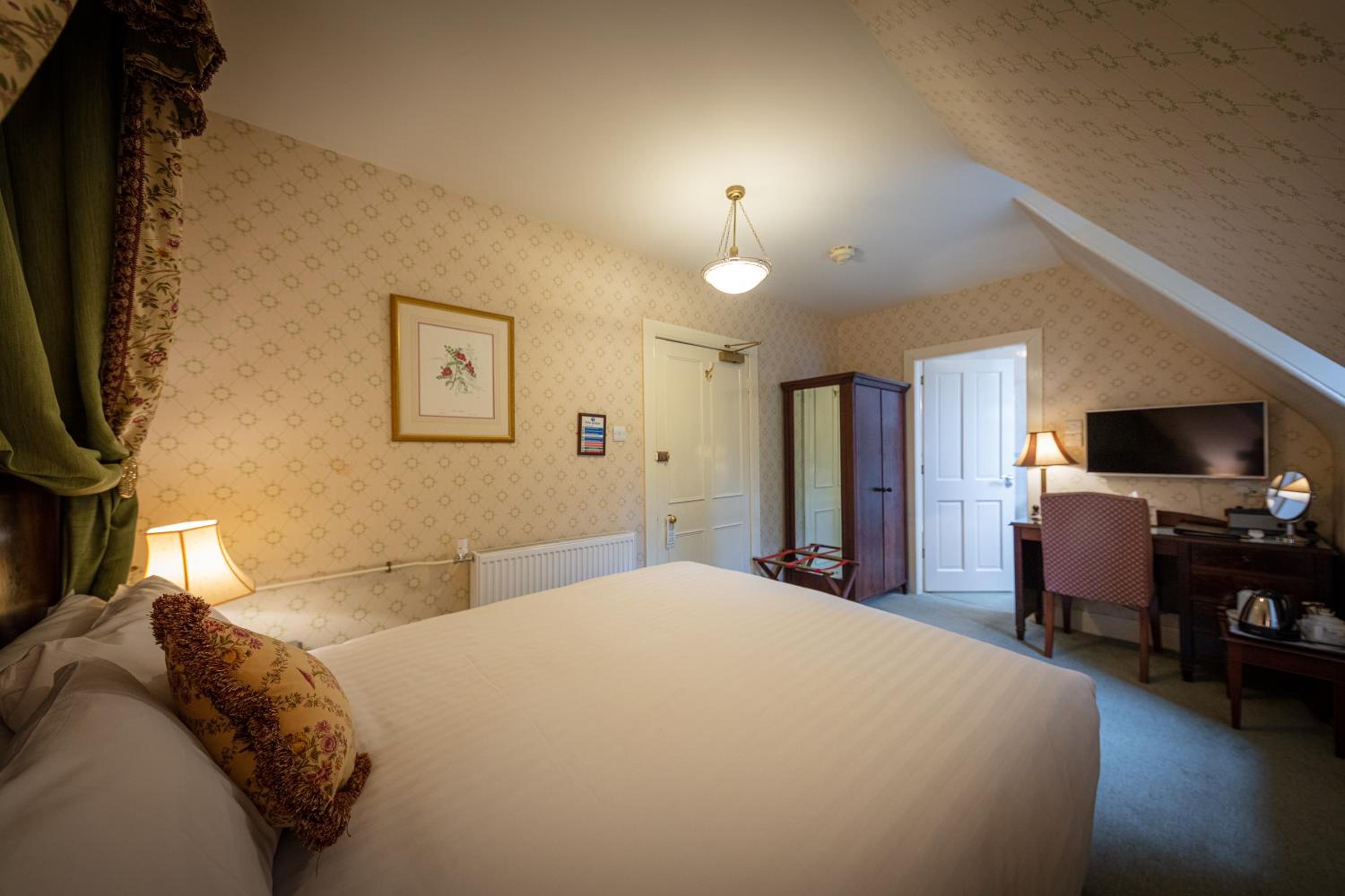 Glengarry Castle Hotel