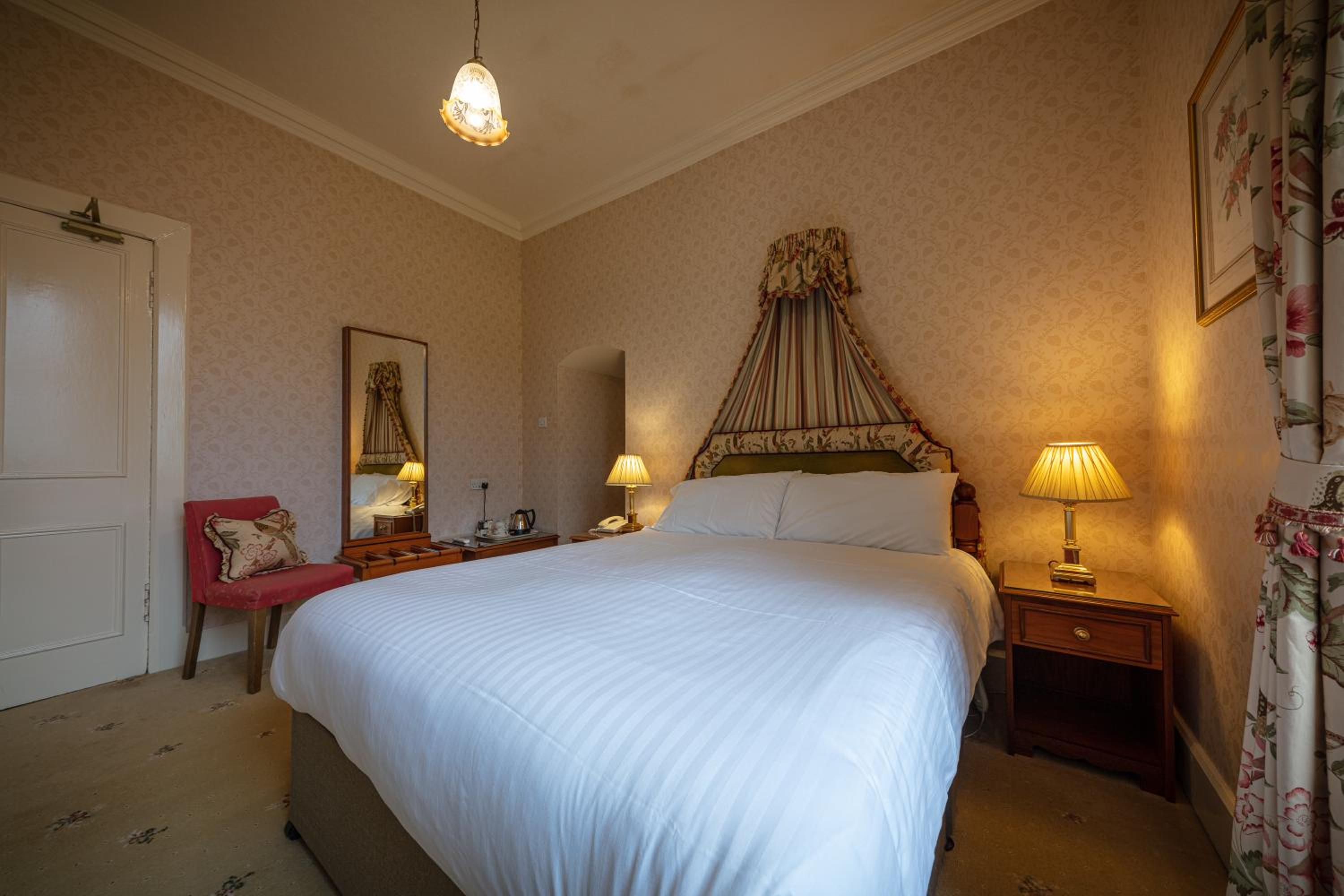 Glengarry Castle Hotel