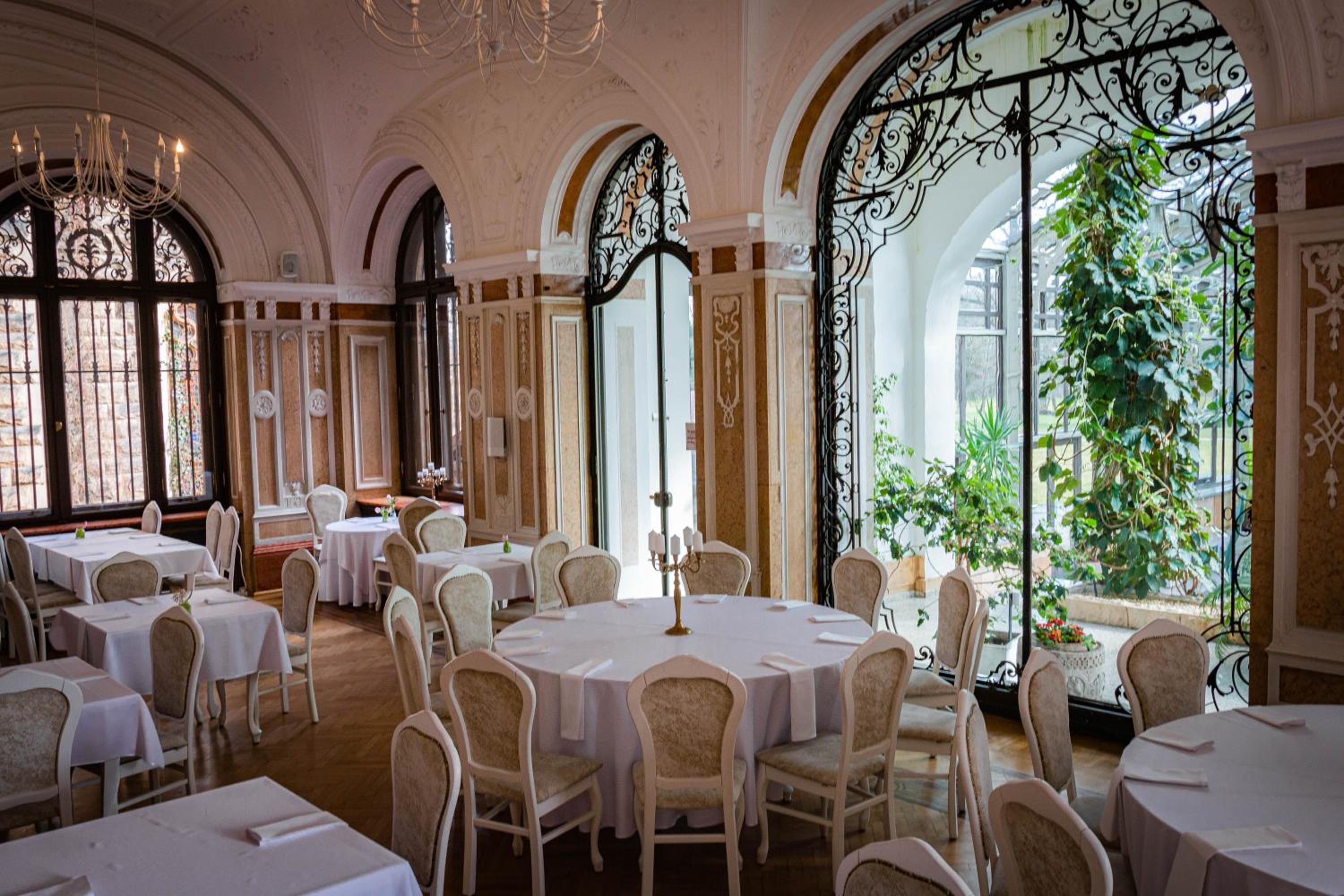 restaurant