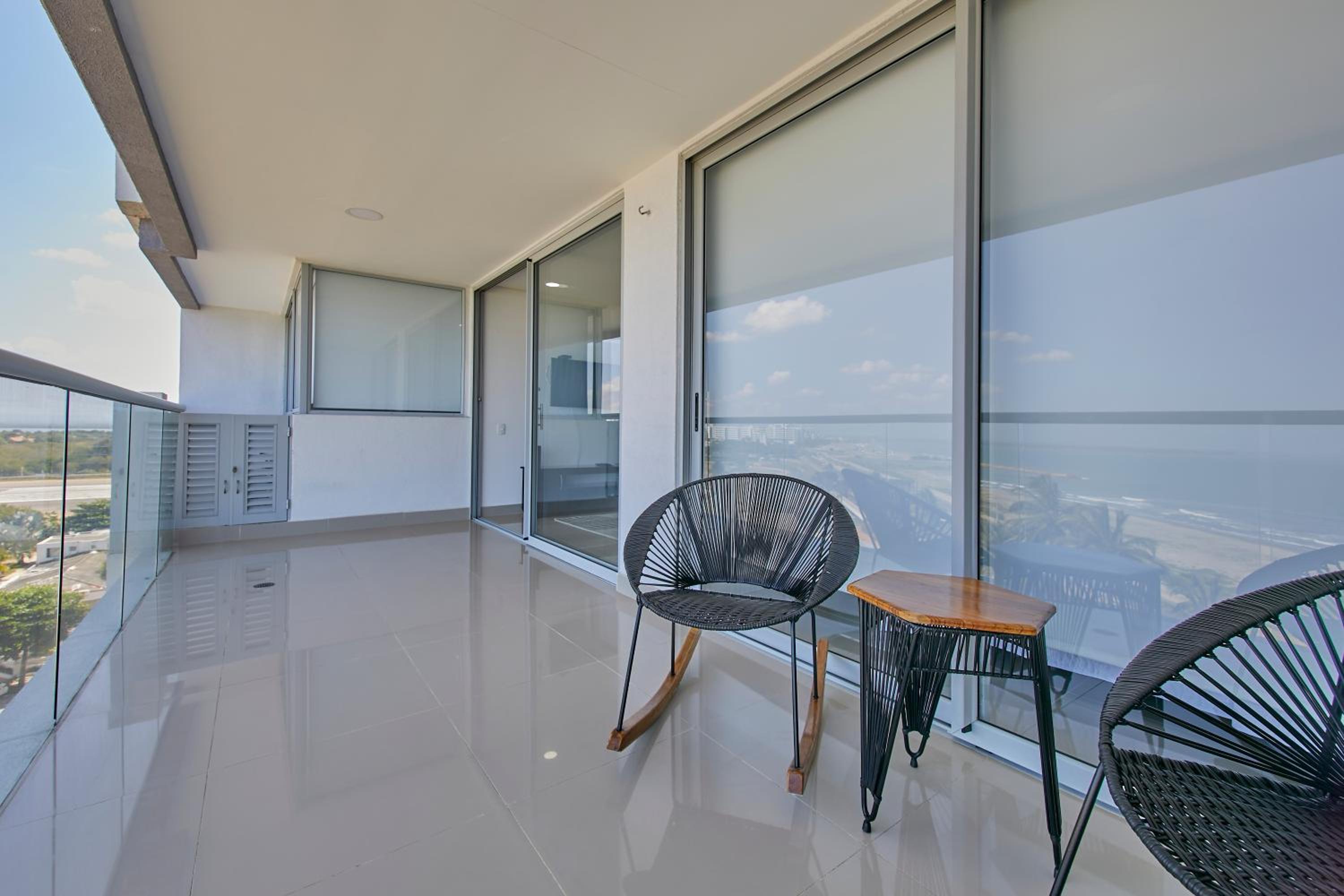 Artsy Oceanview Condo W Incredible Rooftop Pool By Huespedia view 5
