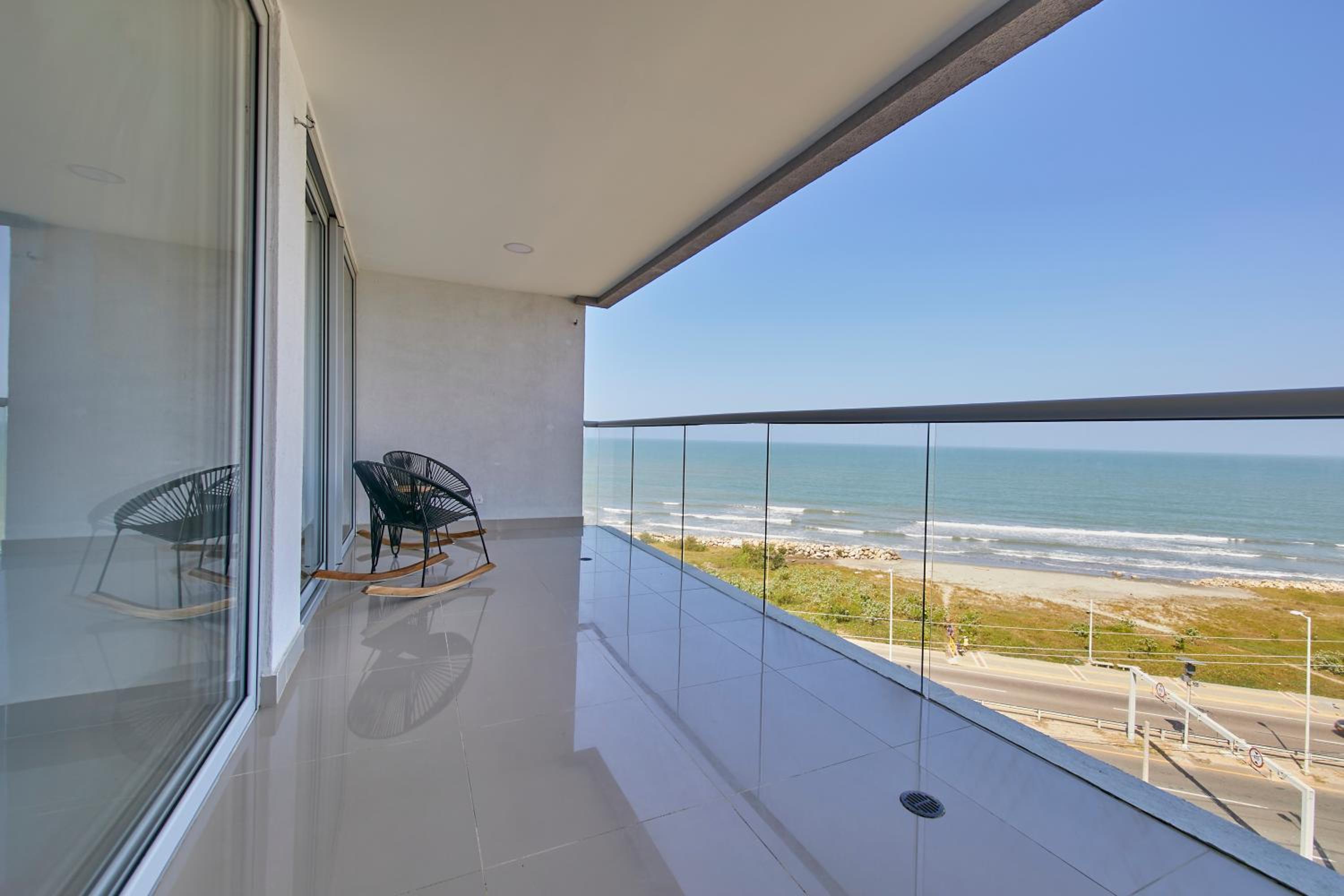 Artsy Oceanview Condo W Incredible Rooftop Pool By Huespedia view 4