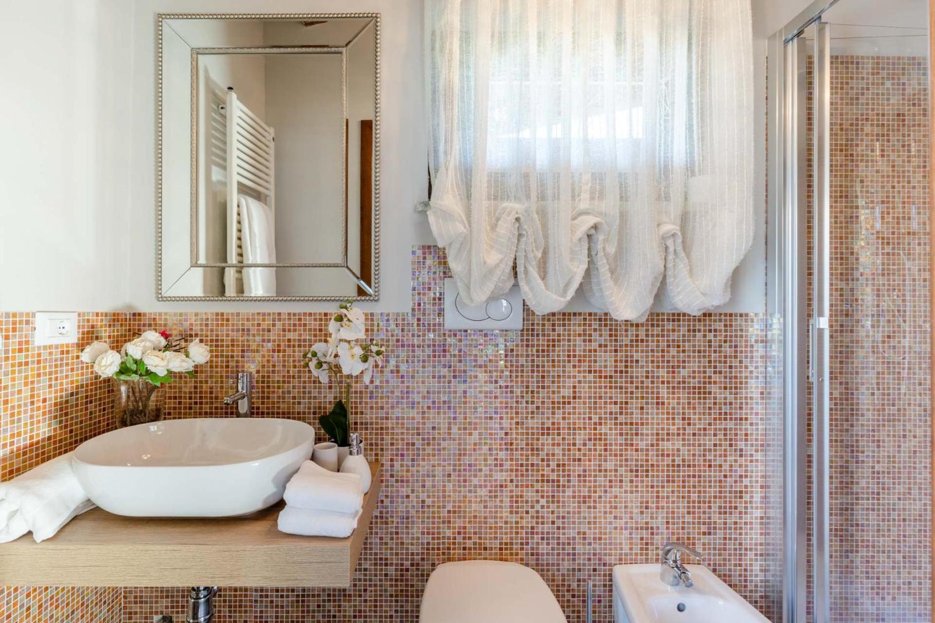 Viareggio Vacations - The Luxury Beach Villa with shared Swimming Pool, between Viareggio and Torre del Lago Puccini - Property Image 11
