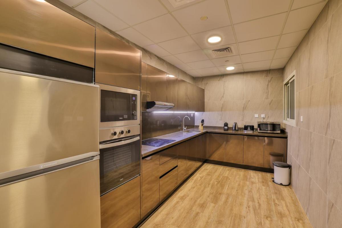 Dubai Marina - Stunning Huge 4 Bedroom Apts Near JBR - Gym - Pool - Parking by Sojo Stay