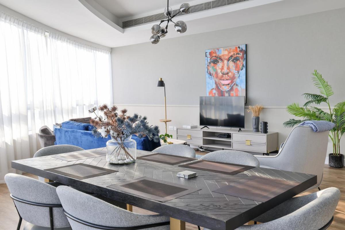 Dubai Marina - Stunning Huge 4 Bedroom Apts Near JBR - Gym - Pool - Parking by Sojo Stay