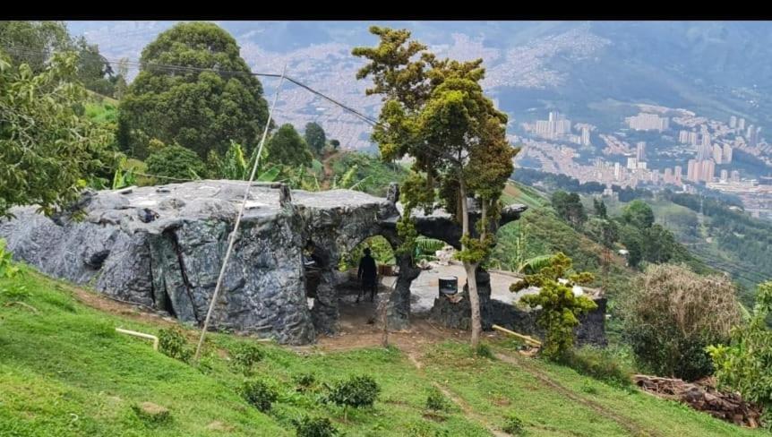 Hotel Glamping Spa & Coffee Tour - Image 1