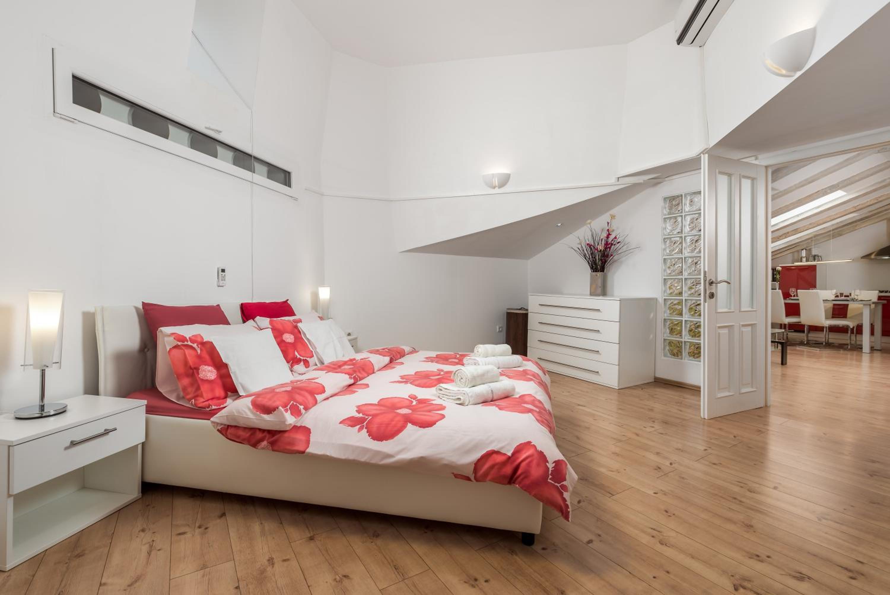 Sweet Nest Under the Dome view 2