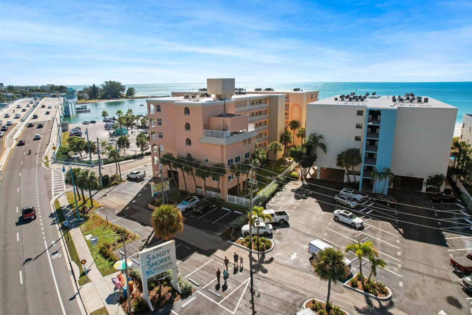 Direct Beachfront 1b 1b Corner - Sandy Shores #305