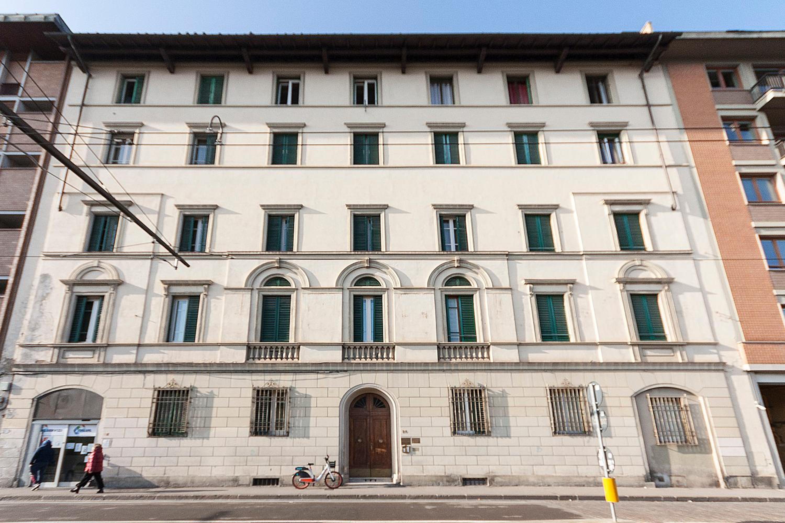 Alamanni Apartment by Mamo Florence